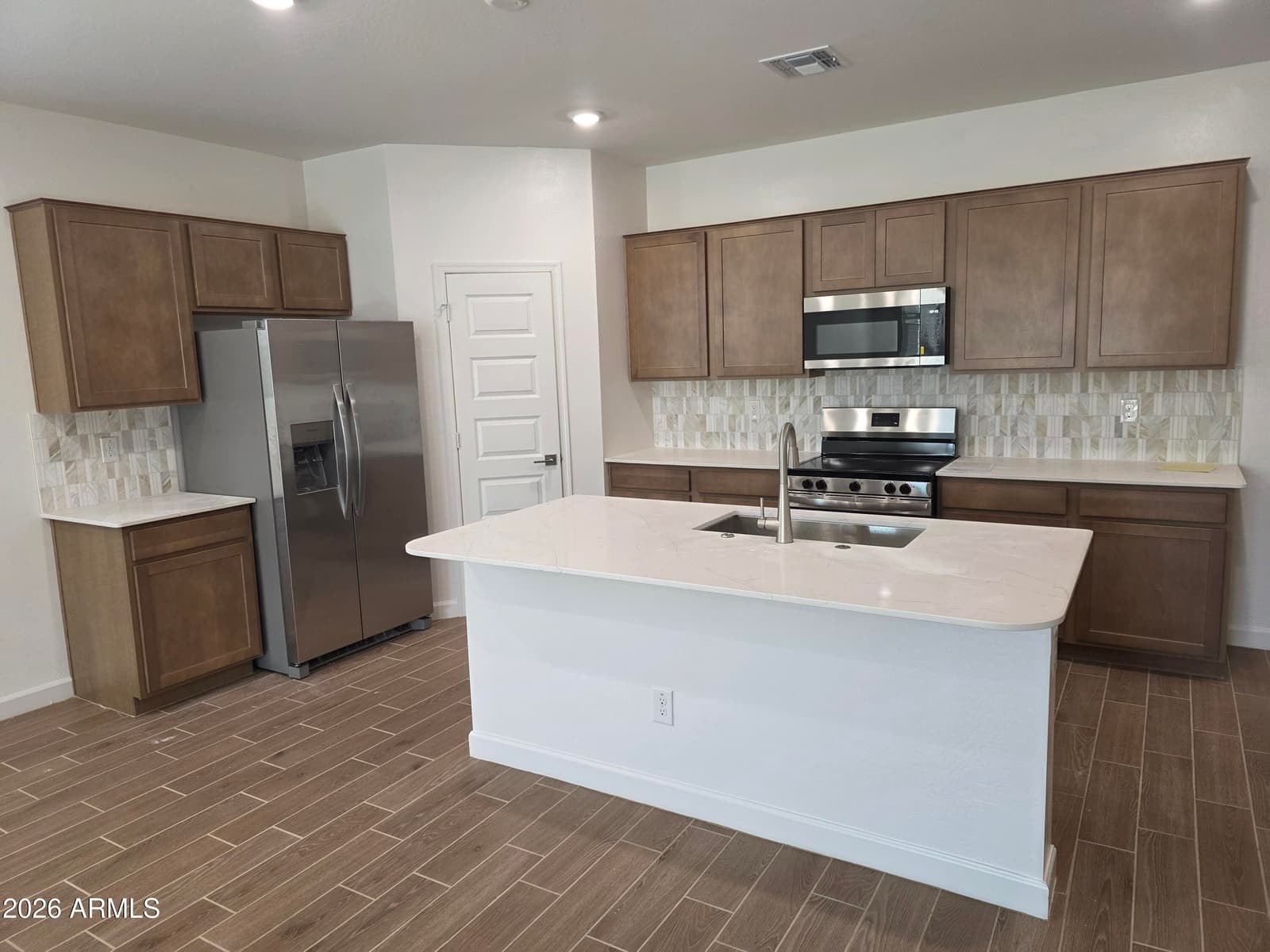 12591 W Locust Lane, Avondale, AZ 85323 — photo 2 of 5