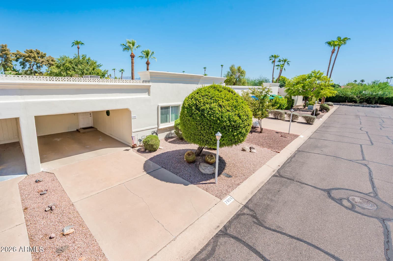 7806 E Bonnie Rose Avenue, Scottsdale, AZ 85250 — photo 3 of 38
