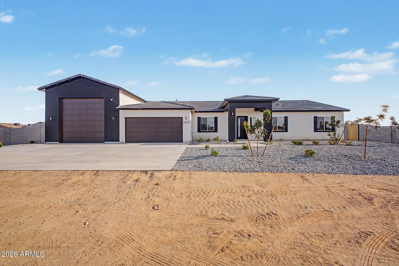 24025 W Beacon Lane, Wittmann, AZ 85361 — photo 9 of 63