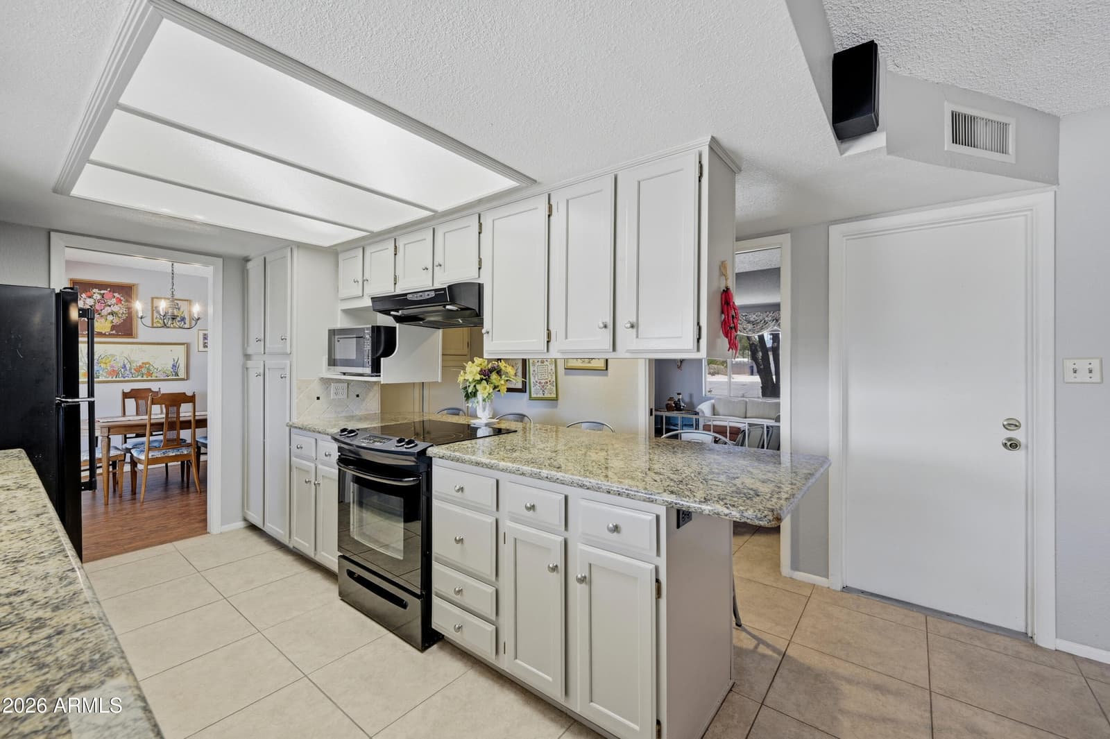 4806 S Kachina Drive, Tempe, AZ 85282 — photo 9 of 32