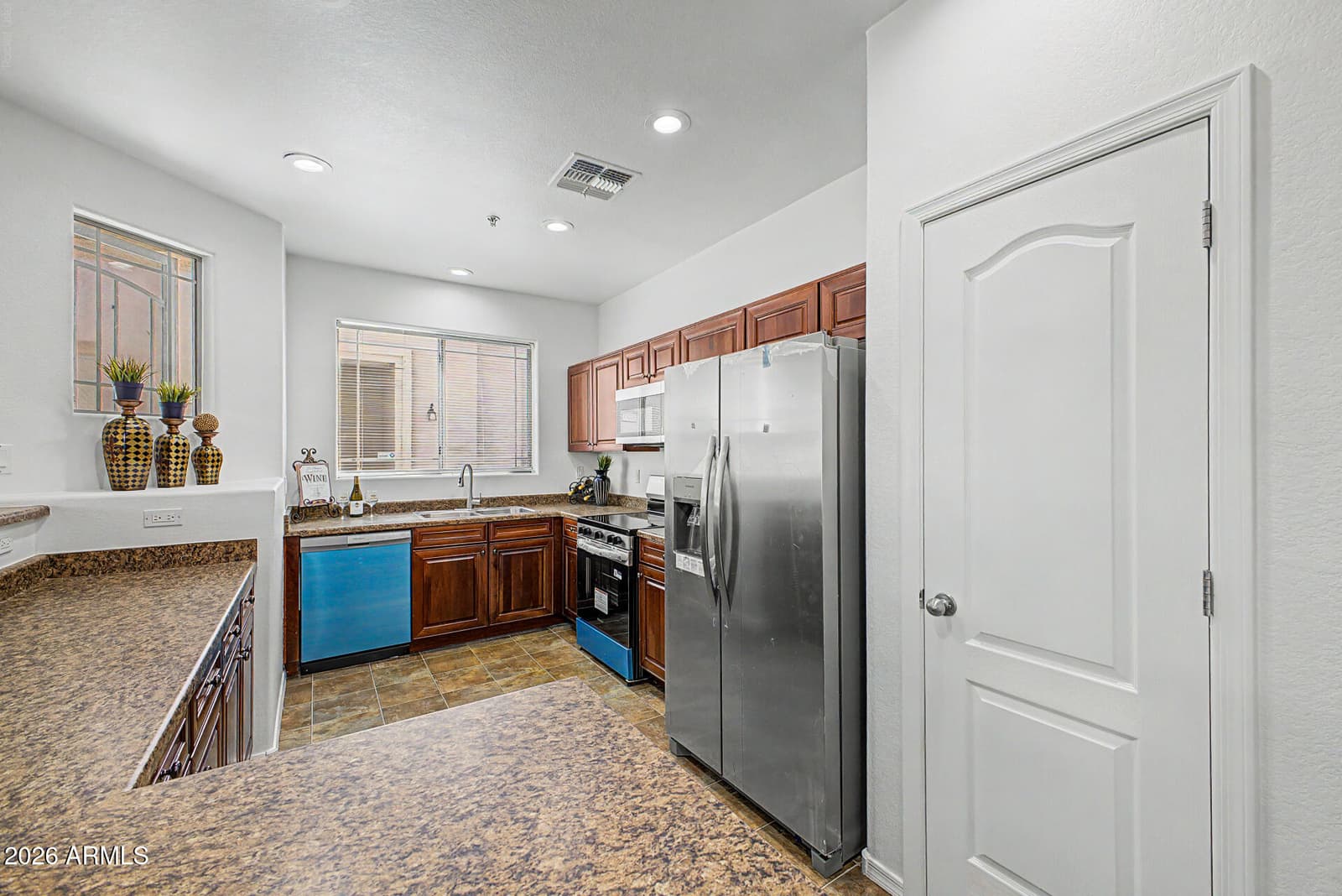 7523 S 30th Run, Phoenix, AZ 85042 — photo 11 of 34