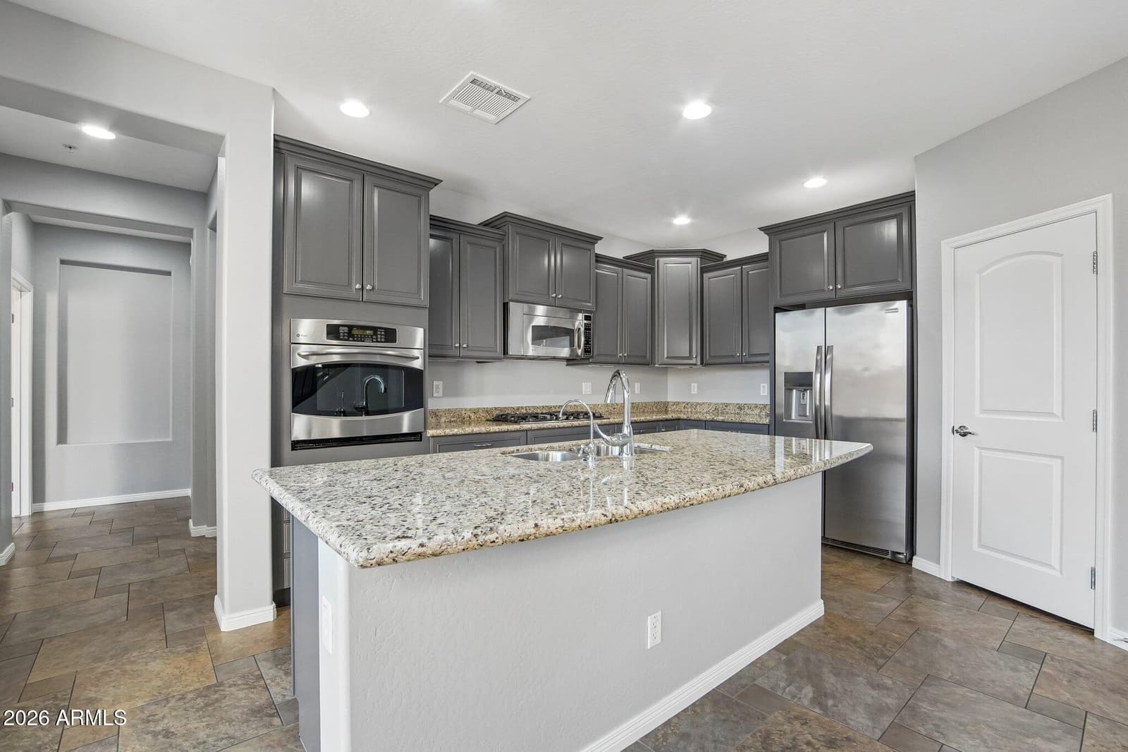 3866 E Cat Balue Drive, Phoenix, AZ 85050 — photo 10 of 41