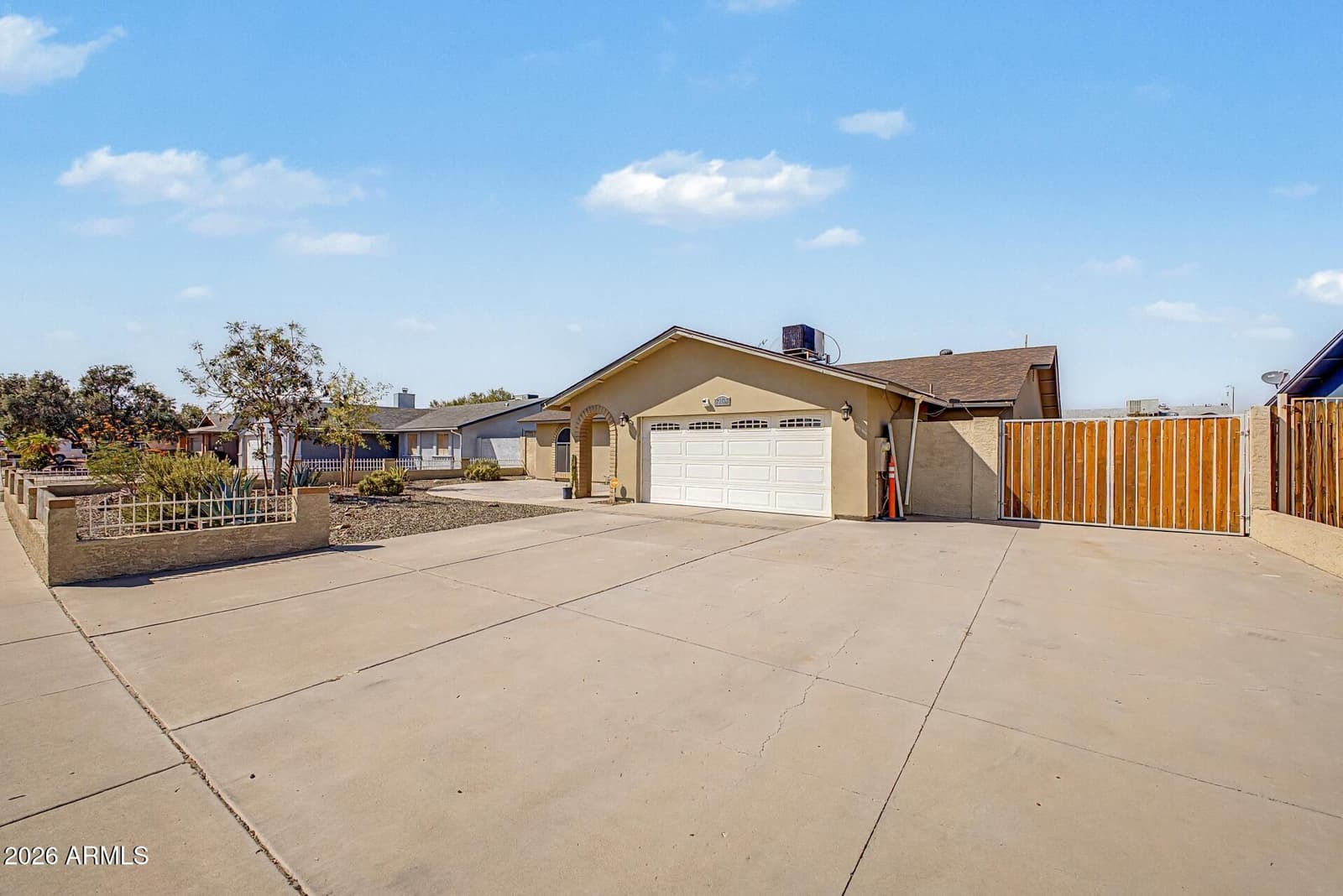 7208 W Sunnyslope Lane, Peoria, AZ 85345 — photo 3 of 36