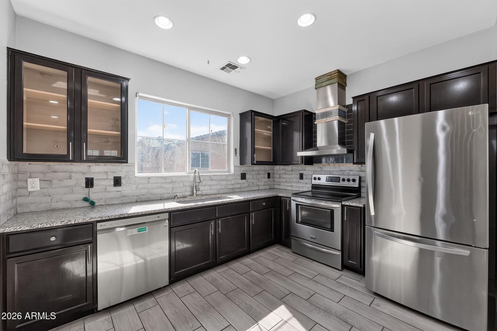 2015 N 77th Lane, Phoenix, AZ 85035 — photo 9 of 27