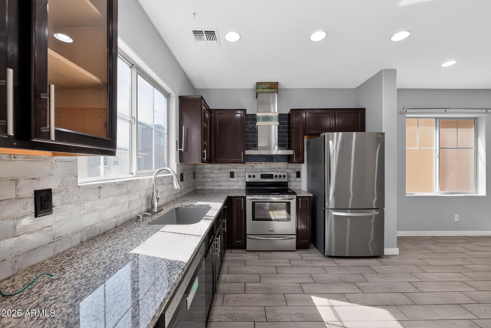 2015 N 77th Lane, Phoenix, AZ 85035 — photo 10 of 27