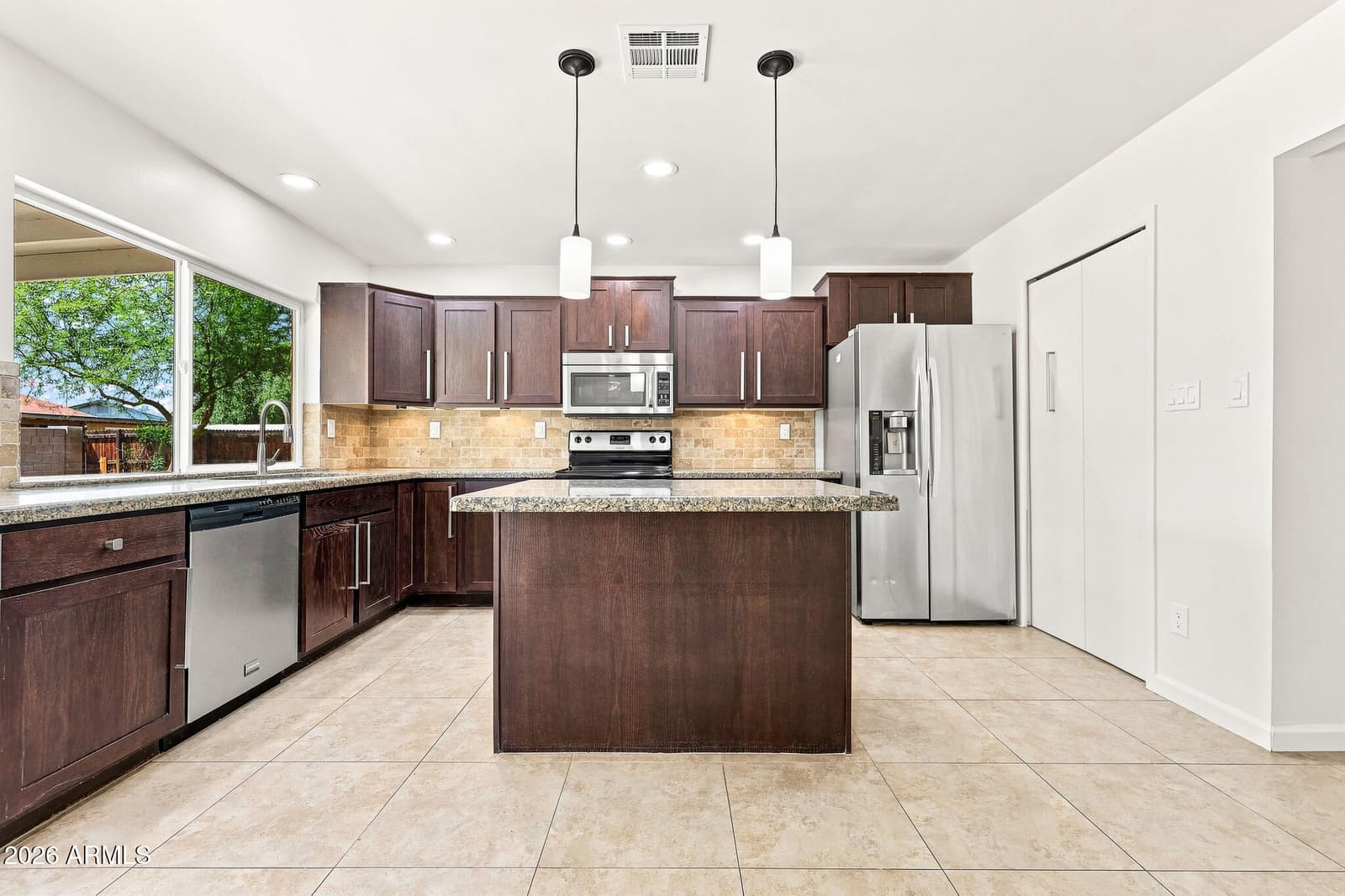 1041 W Kilarea Avenue, Mesa, AZ 85210 — photo 3 of 39