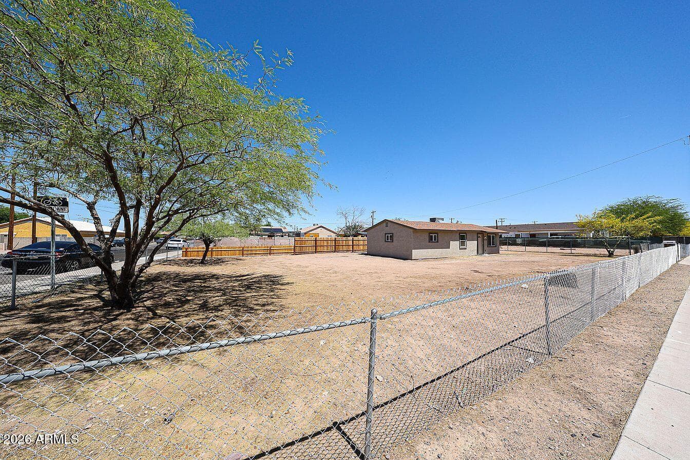 2810 E Roeser Road, Phoenix, AZ 85040 — photo 3 of 18