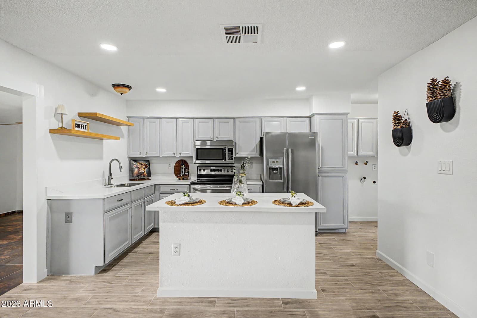 2025 W Mobile Lane, Phoenix, AZ 85041 — photo 13 of 37