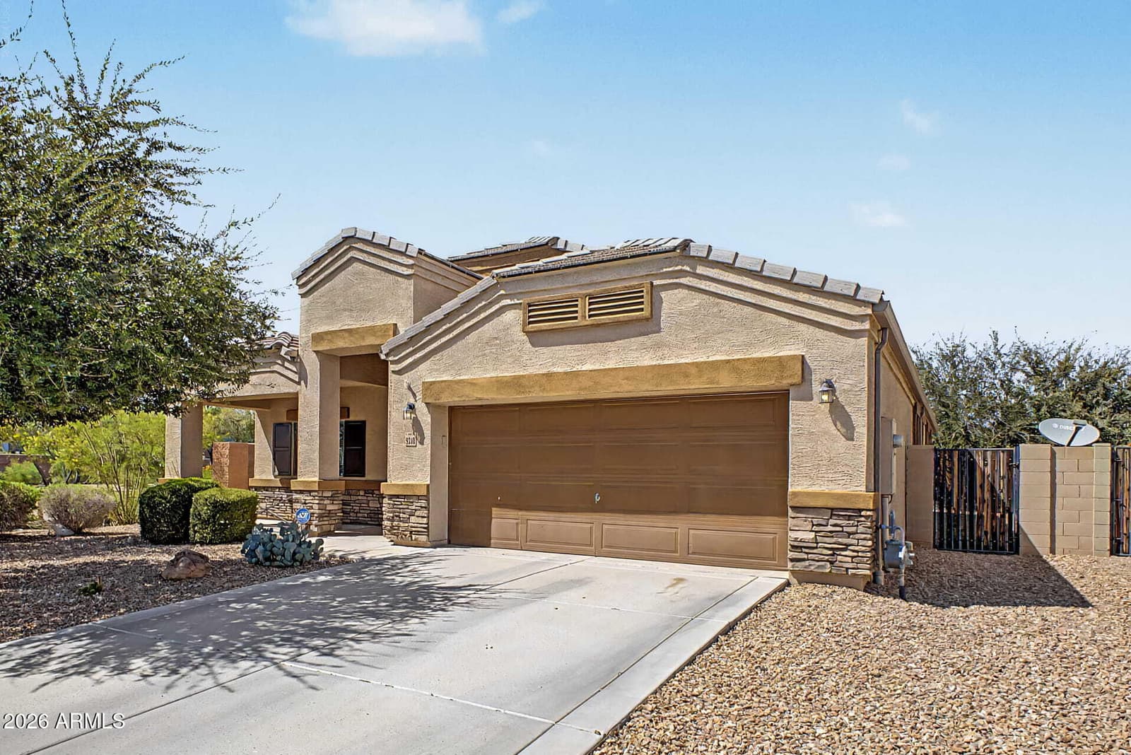 9340 W Pasadena Avenue, Glendale, AZ 85305 — photo 2 of 40