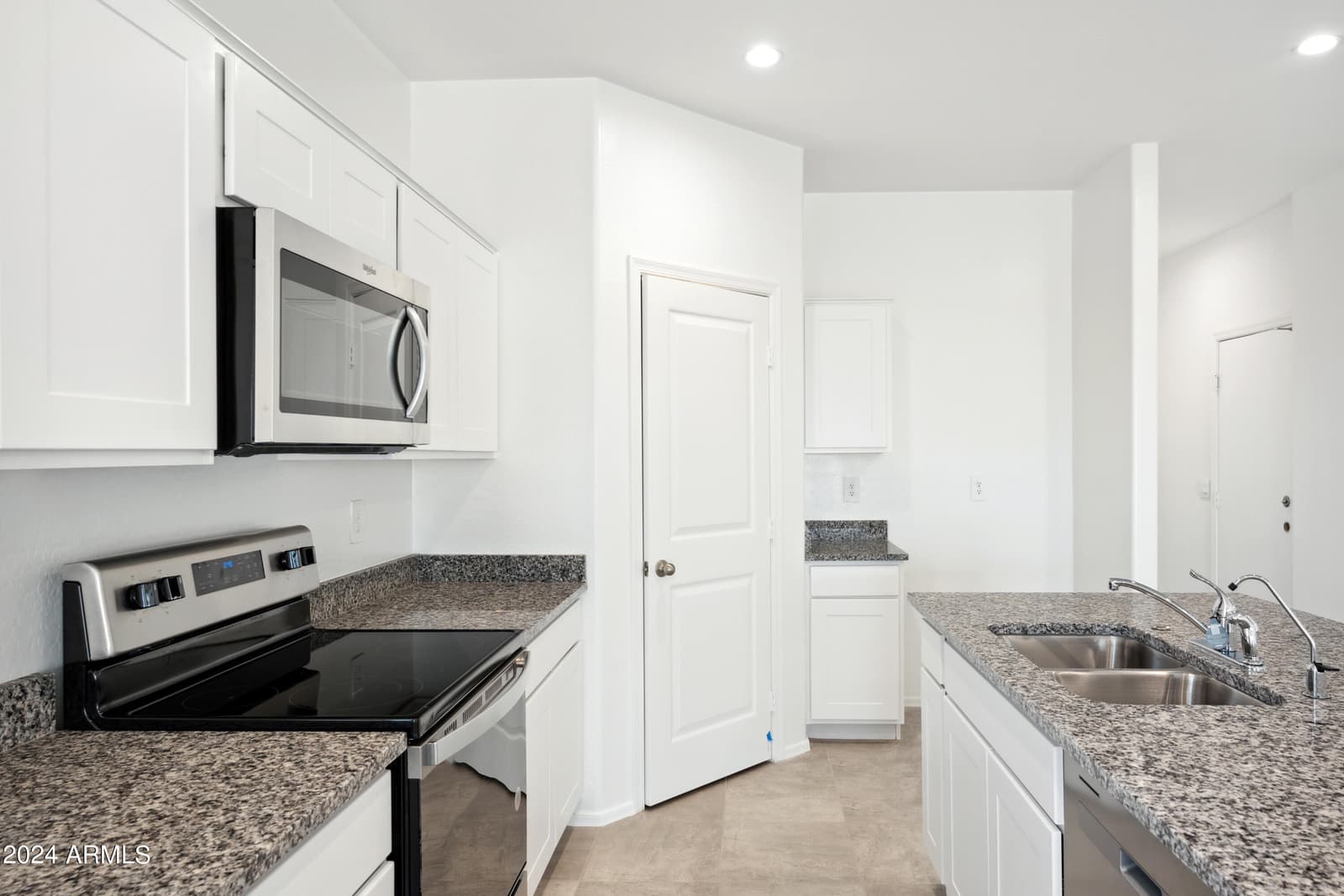 523 W Keating Street, Florence, AZ 85132 — photo 5 of 28