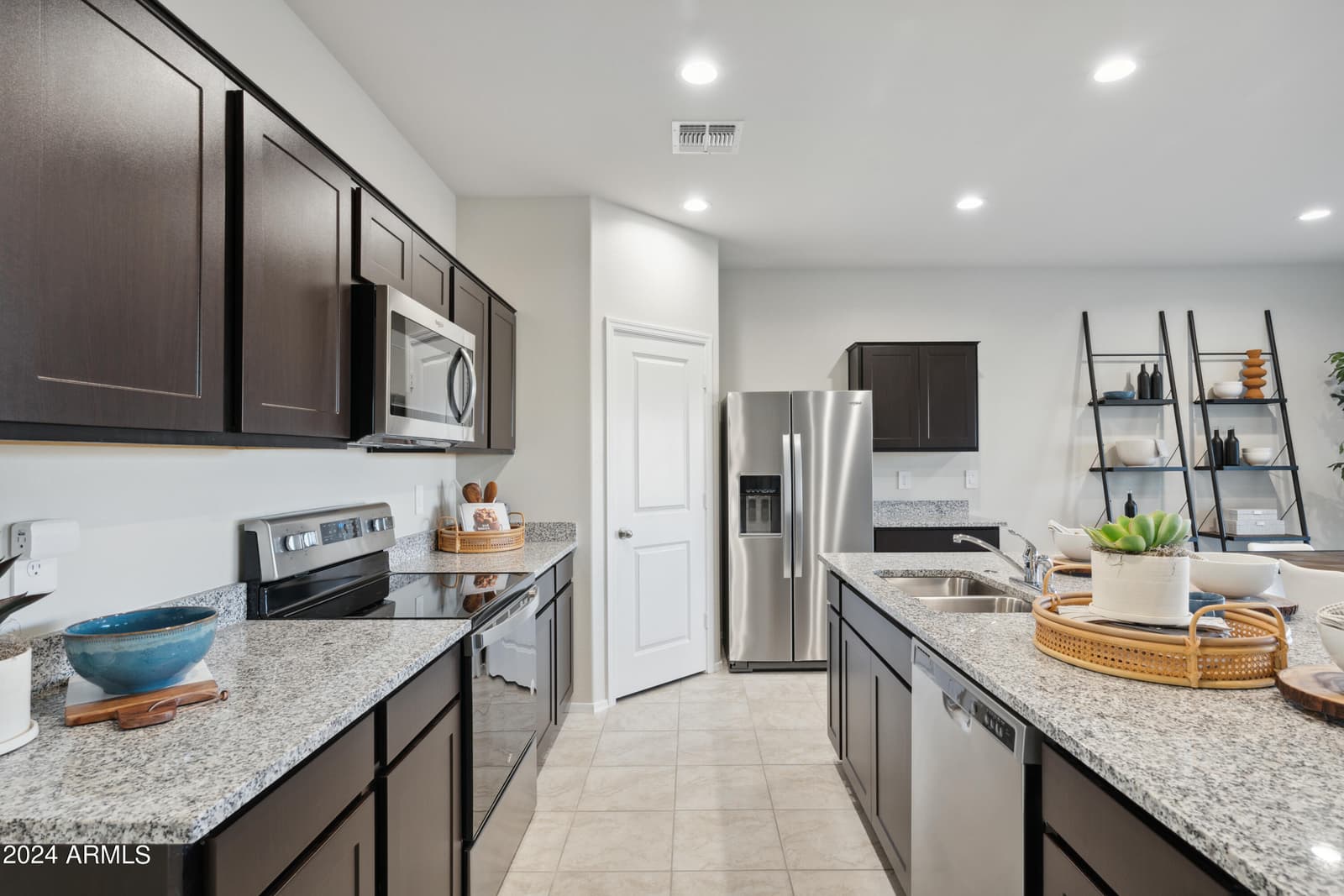 635 W Bunker Hill Street, Florence, AZ 85132 — photo 4 of 27