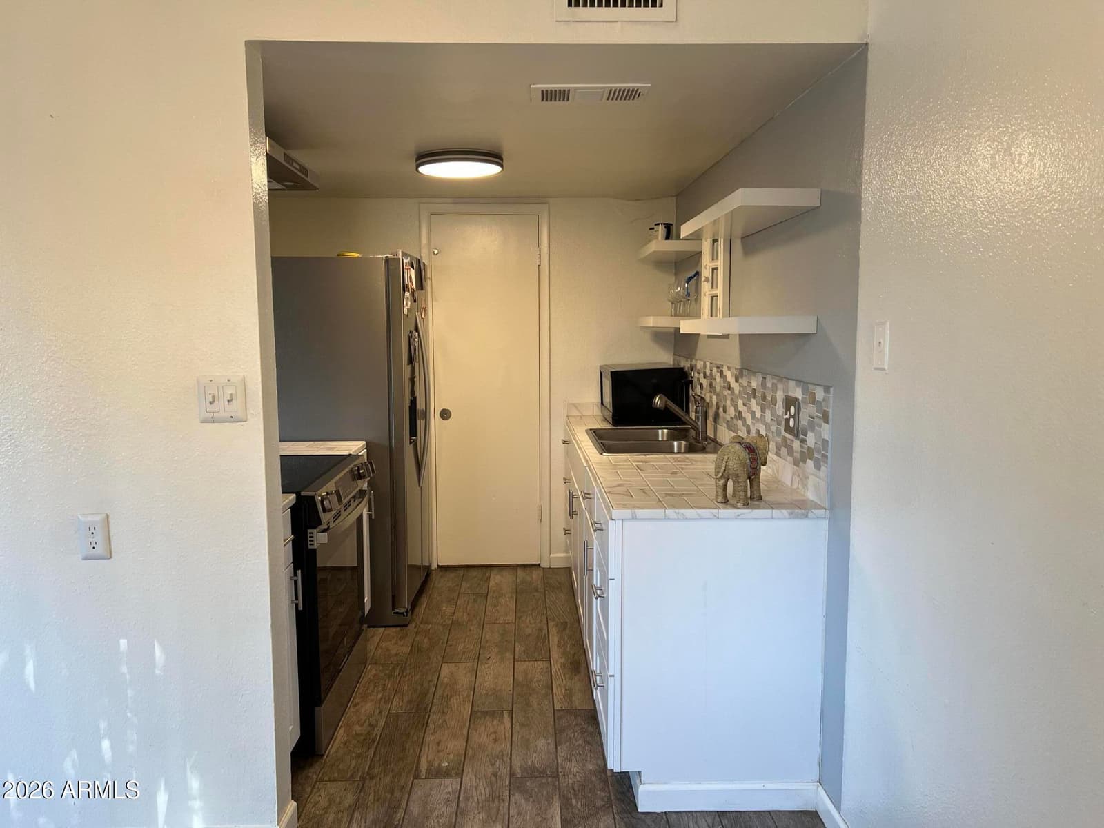 4241 N 68th Drive, Phoenix, AZ 85033 — photo 5 of 10