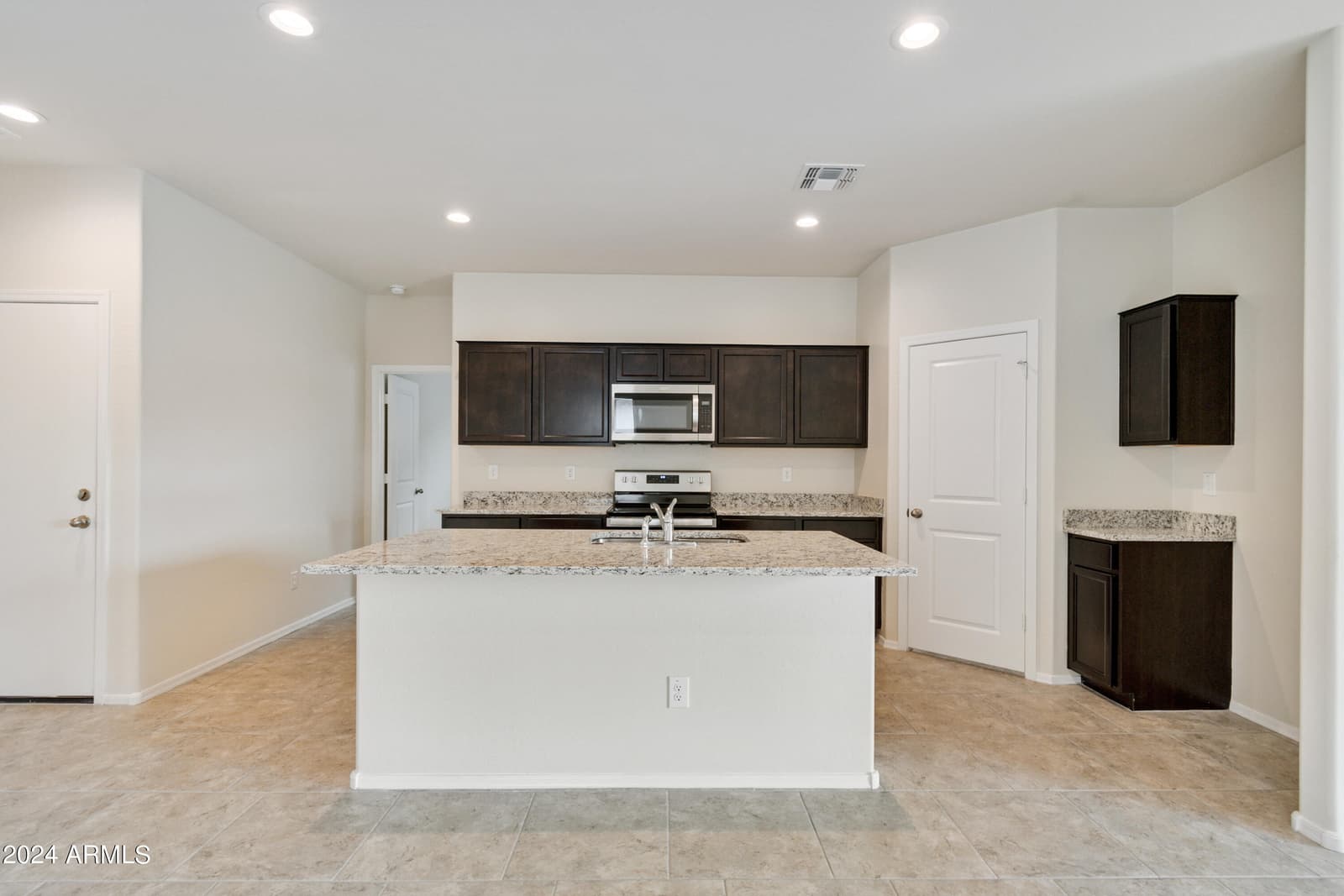 625 W Bunker Hill Street, Florence, AZ 85132 — photo 3 of 21