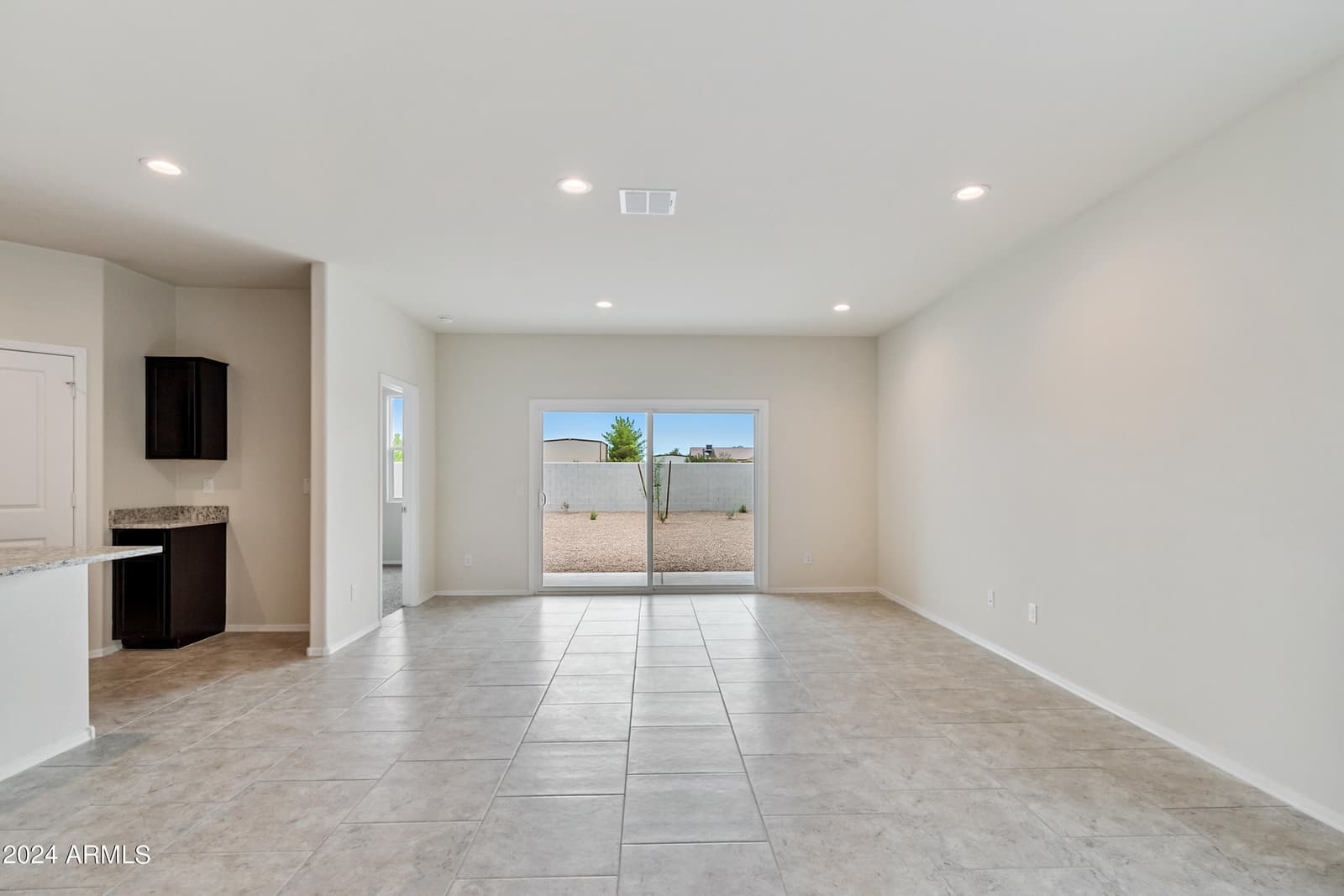625 W Bunker Hill Street, Florence, AZ 85132 — photo 4 of 21