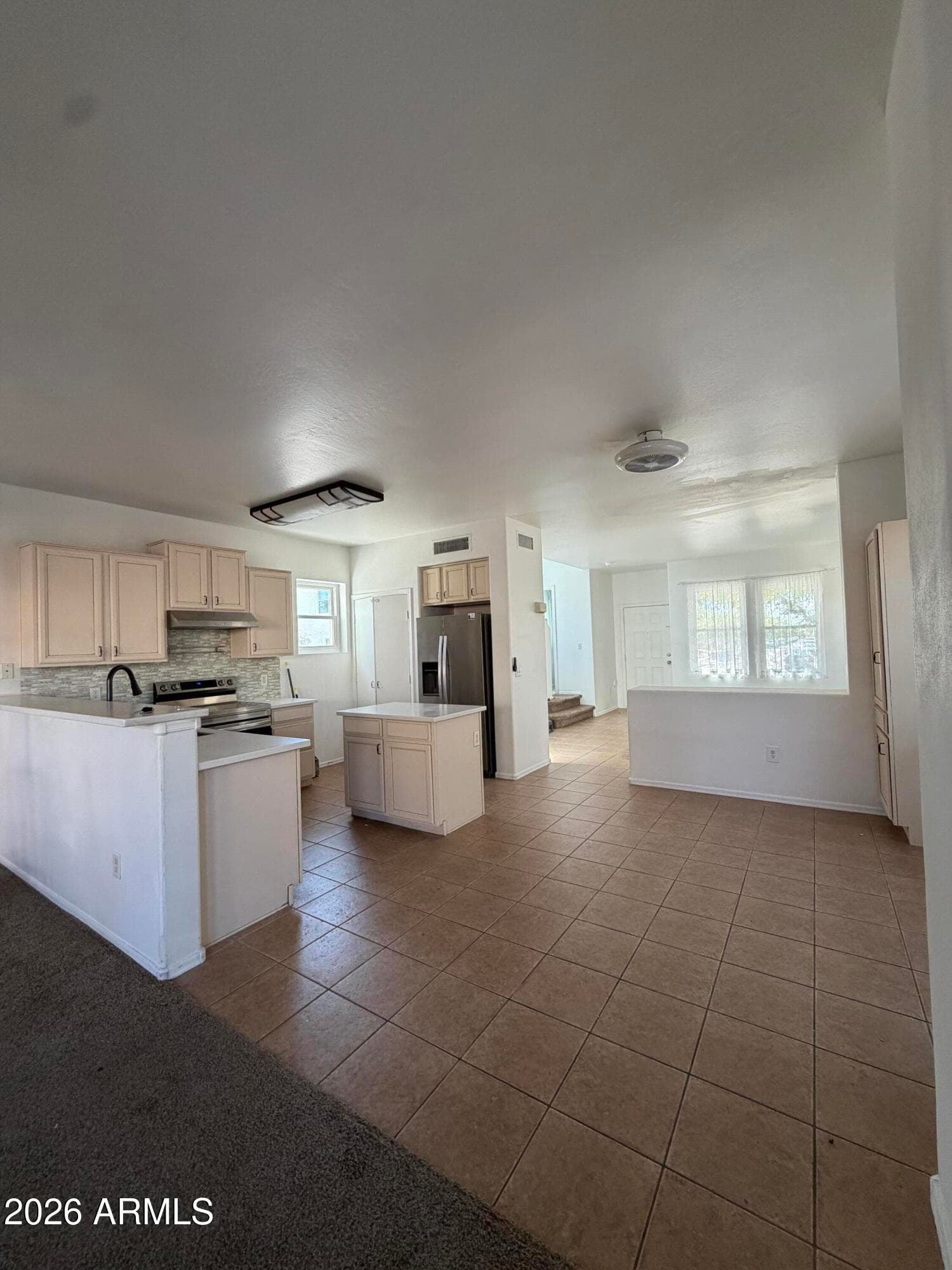 7245 S 41st Drive, Phoenix, AZ 85041 — photo 5 of 34