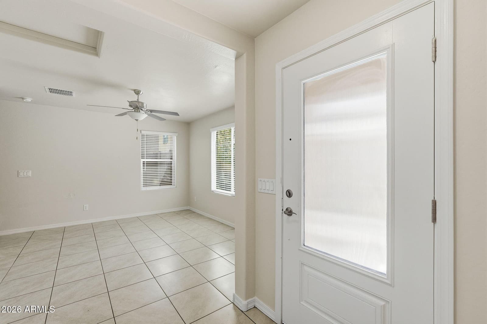3923 S 82nd Drive, Phoenix, AZ 85043 — photo 5 of 38