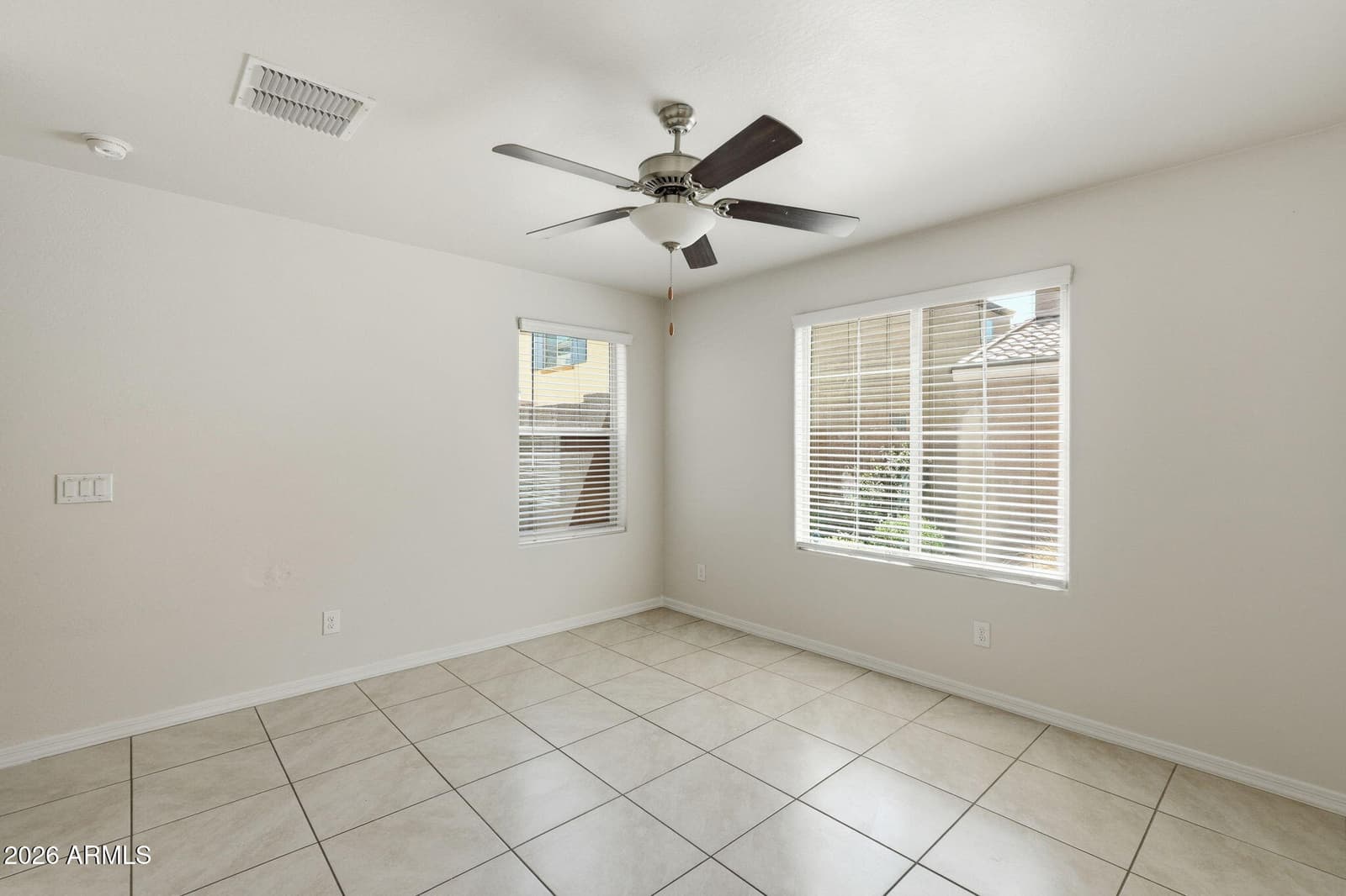 3923 S 82nd Drive, Phoenix, AZ 85043 — photo 7 of 38