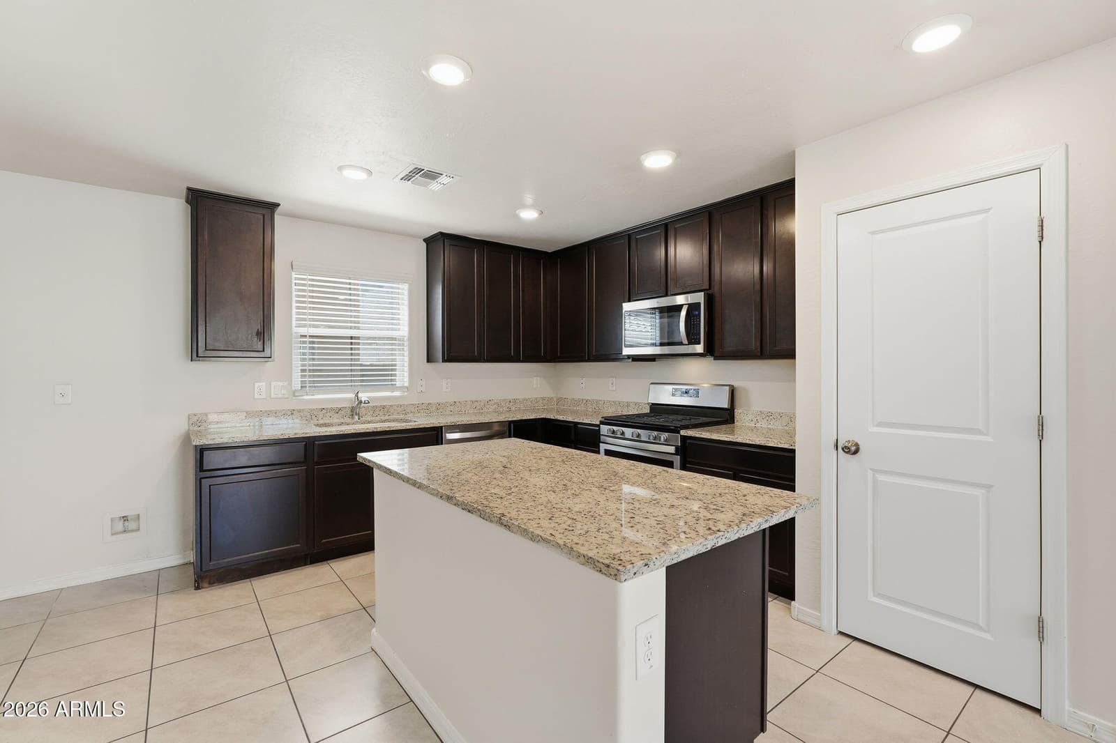 3923 S 82nd Drive, Phoenix, AZ 85043 — photo 14 of 38