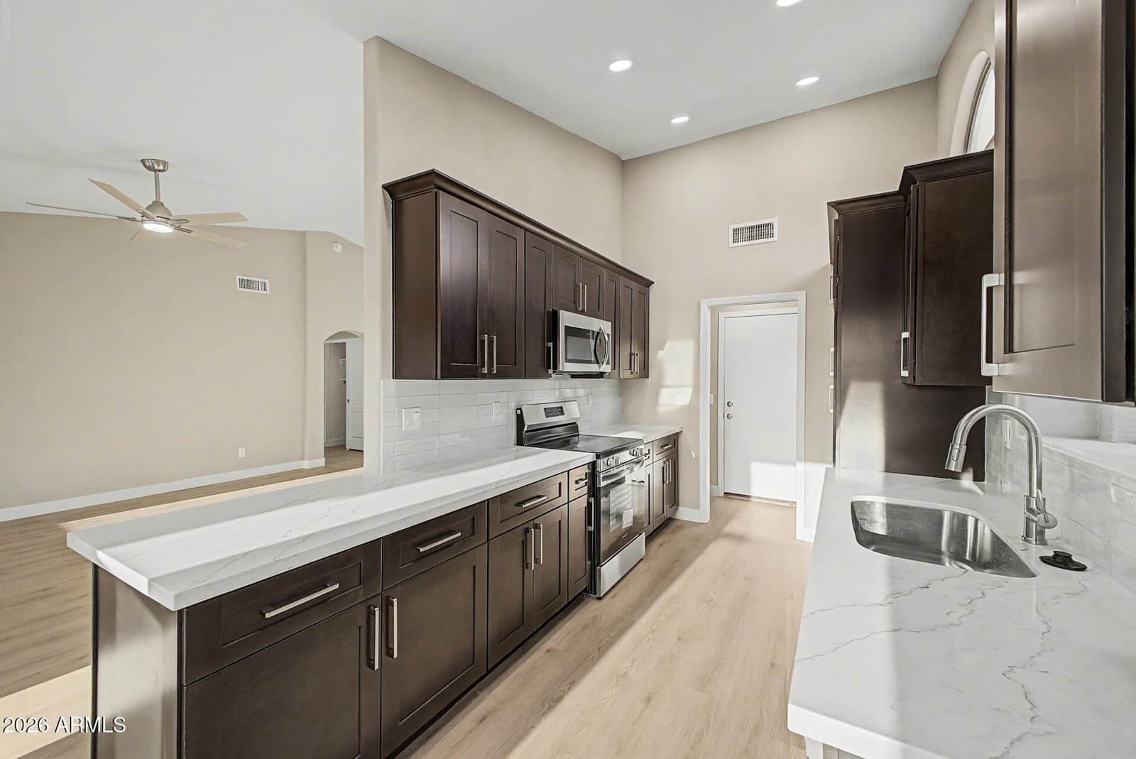 576 S Moorea Drive, Gilbert, AZ 85296 — photo 16 of 40