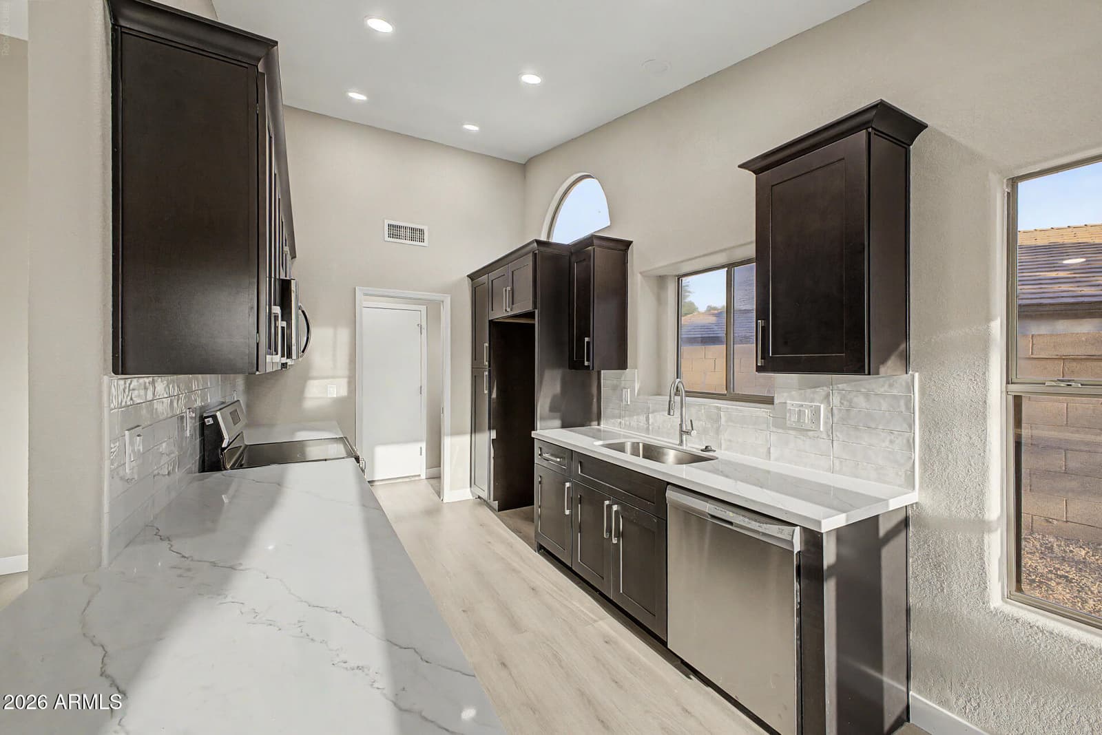 576 S Moorea Drive, Gilbert, AZ 85296 — photo 17 of 40