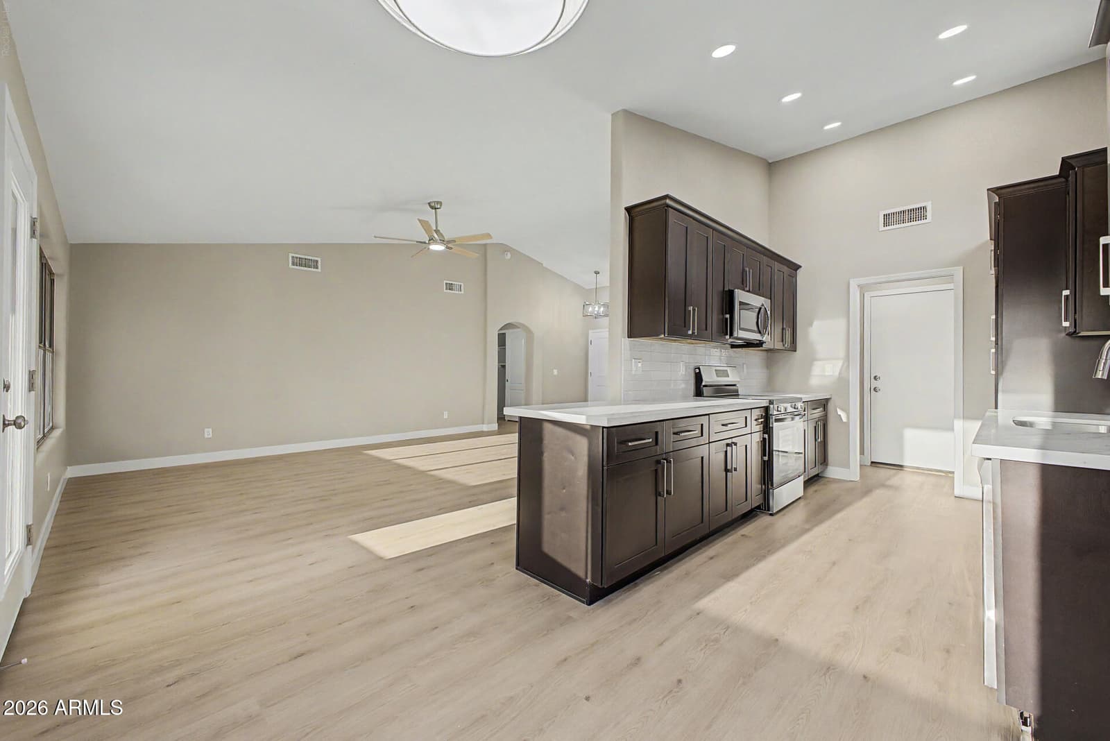 576 S Moorea Drive, Gilbert, AZ 85296 — photo 18 of 40