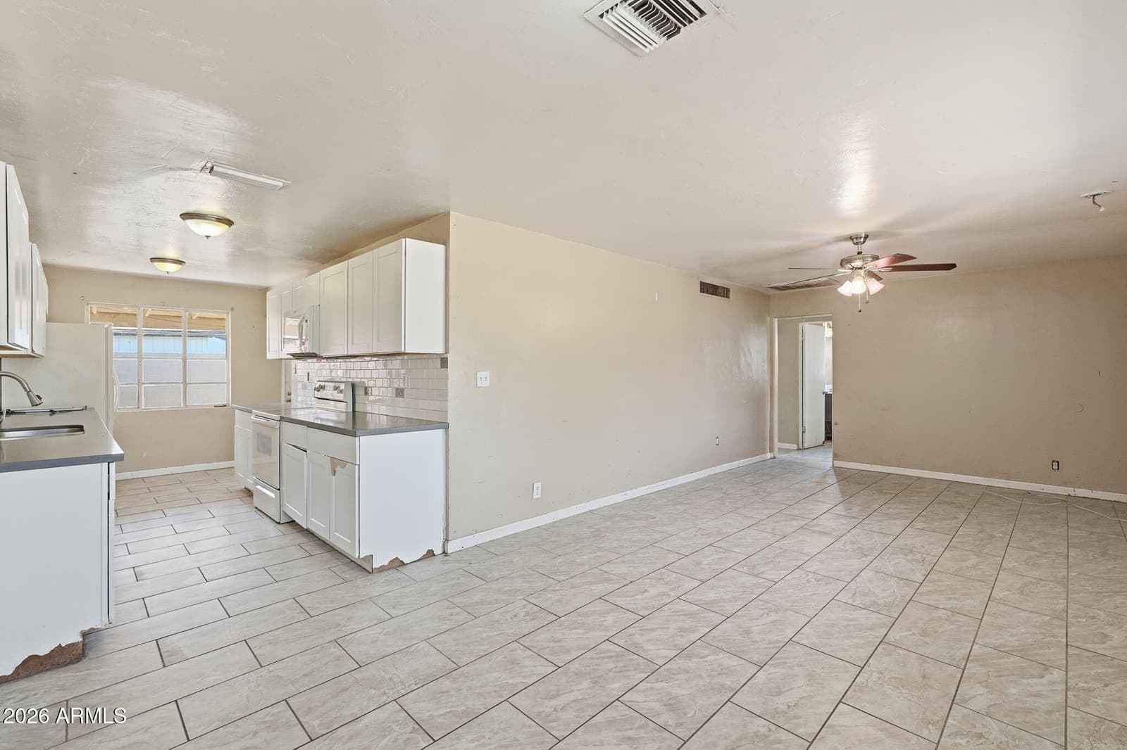 3331 N 18th Avenue, Phoenix, AZ 85015 — photo 7 of 39