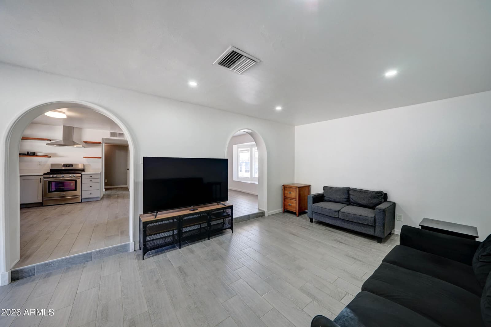 1124 W Cochise Drive, Phoenix, AZ 85021 — photo 7 of 32