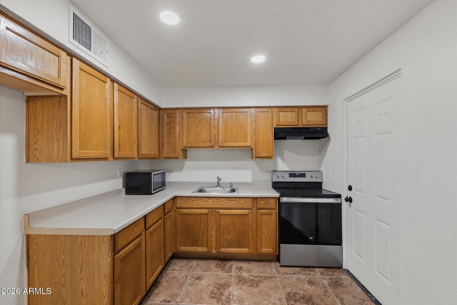 4615 N 39th Avenue 19, Phoenix, AZ 85019 — photo 7 of 20