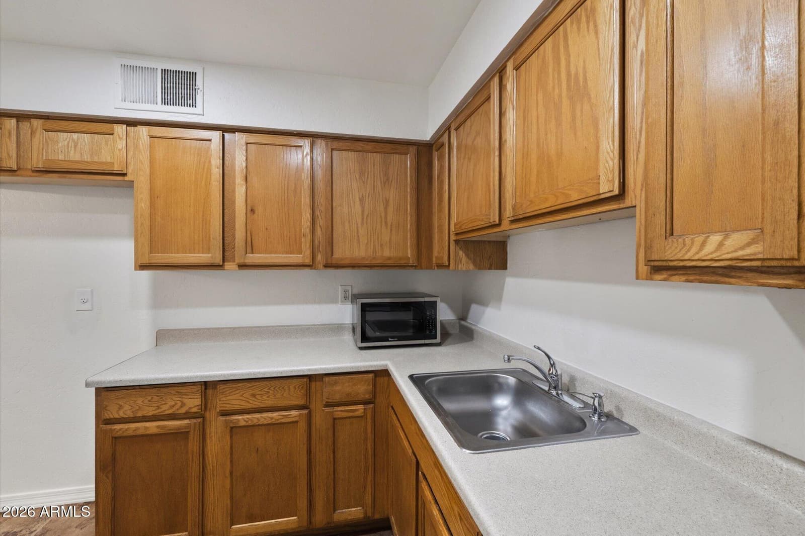 4615 N 39th Avenue 19, Phoenix, AZ 85019 — photo 8 of 20