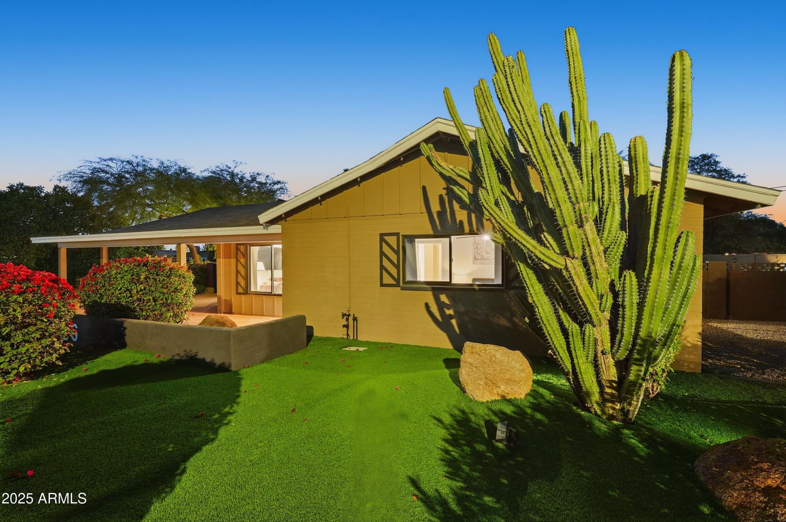 8526 E Whitton Avenue, Scottsdale, AZ 85251 — photo 11 of 69