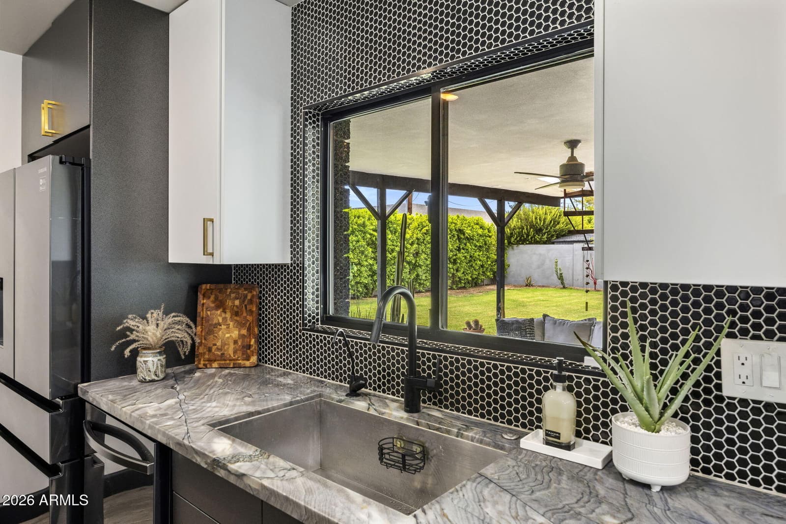 2851 E Turquoise Drive, Phoenix, AZ 85028 — photo 11 of 35