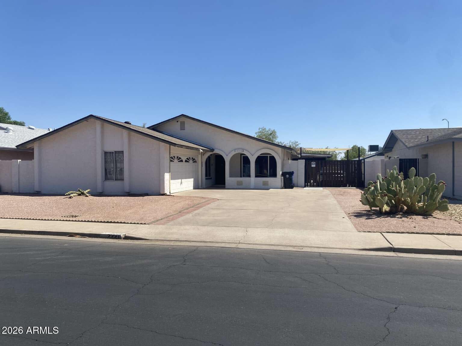 2221 W El Moro Avenue, Mesa, AZ 85202 — photo 1 of 22