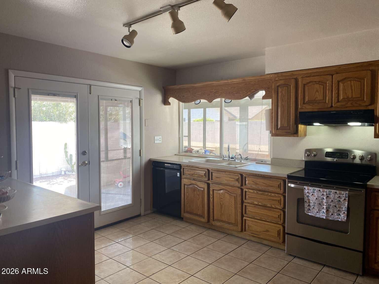 2221 W El Moro Avenue, Mesa, AZ 85202 — photo 5 of 22