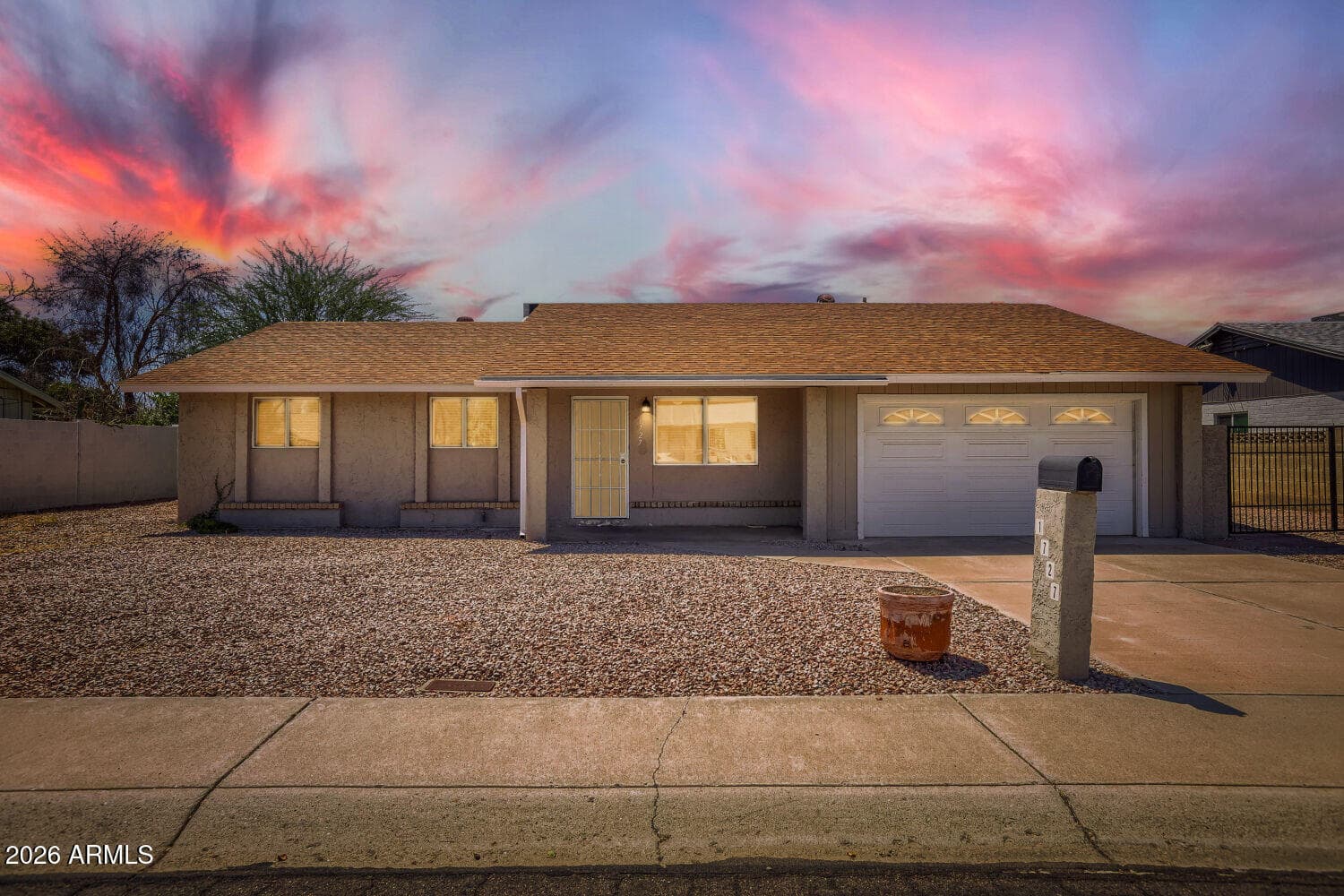 1727 W Villa Theresa Drive, Phoenix, AZ 85023 — photo 4 of 29