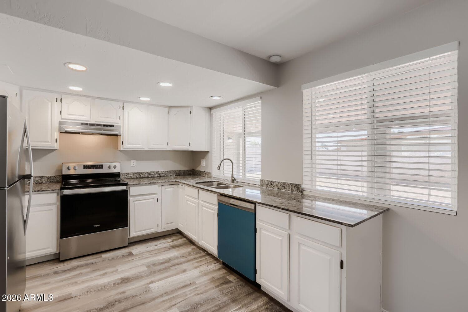 1727 W Villa Theresa Drive, Phoenix, AZ 85023 — photo 10 of 29
