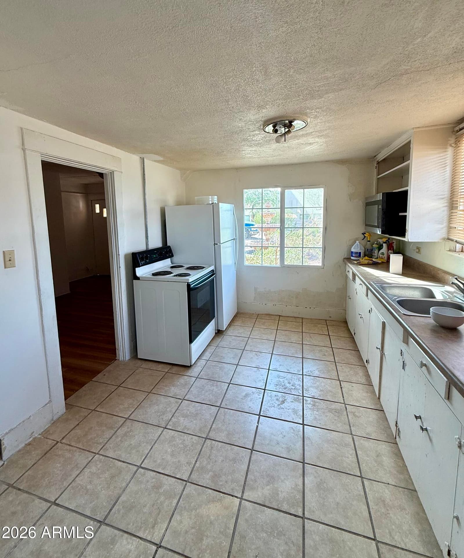 121 W Estrella Avenue, Ajo, AZ 85321 — photo 11 of 23