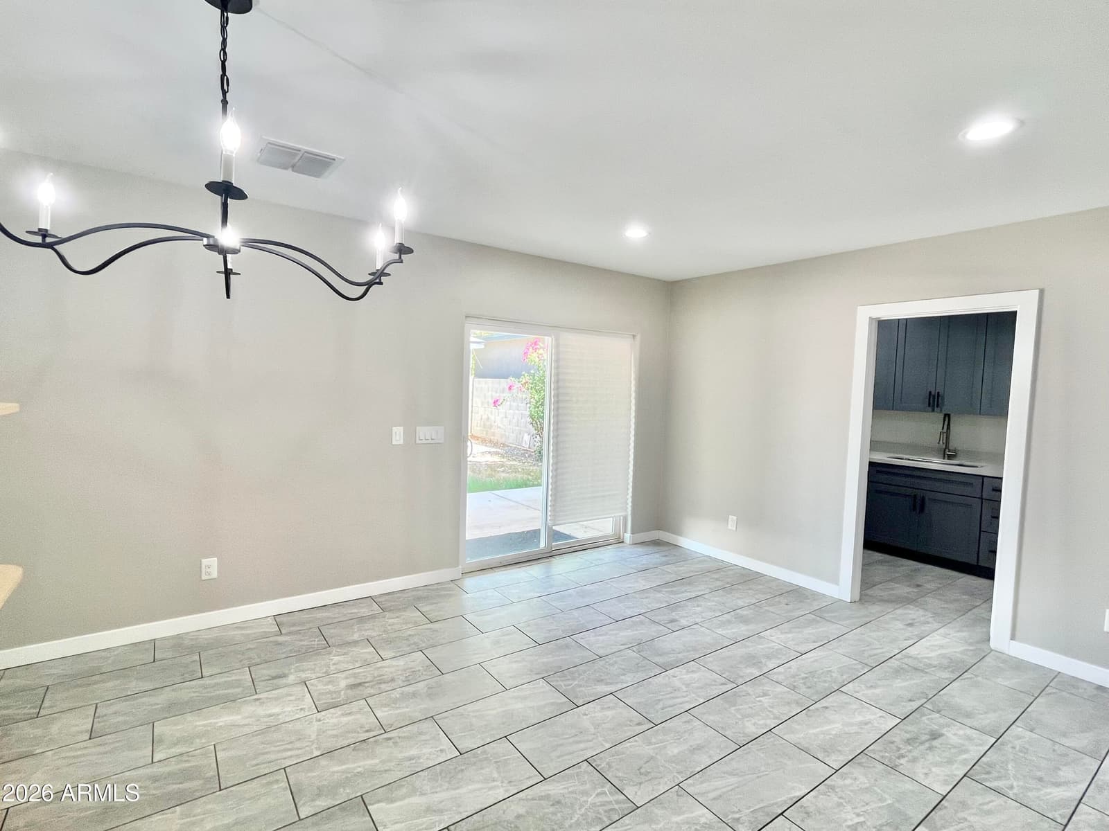 5211 N 8th Place, Phoenix, AZ 85014 — photo 9 of 39