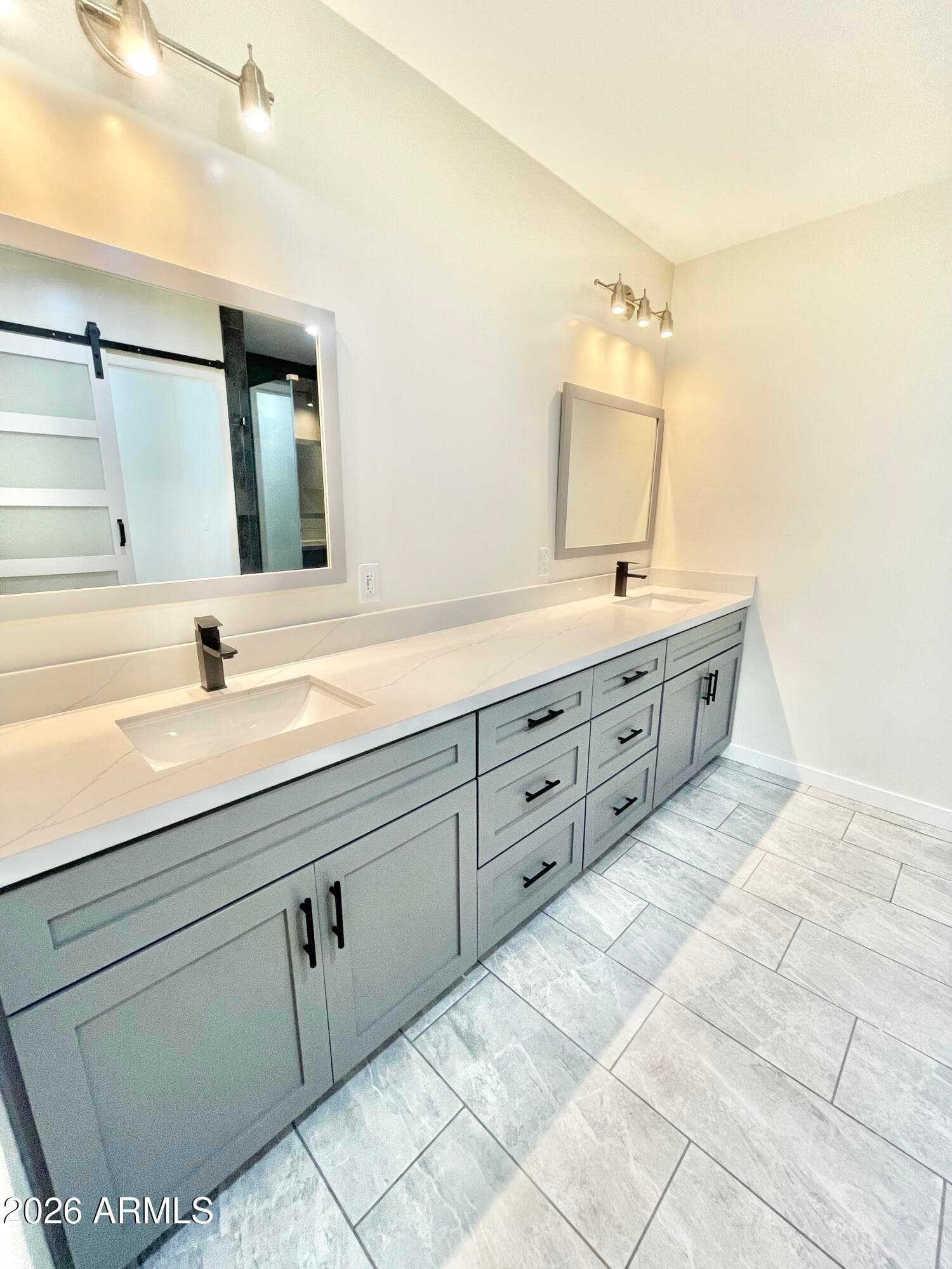 5211 N 8th Place, Phoenix, AZ 85014 — photo 14 of 39