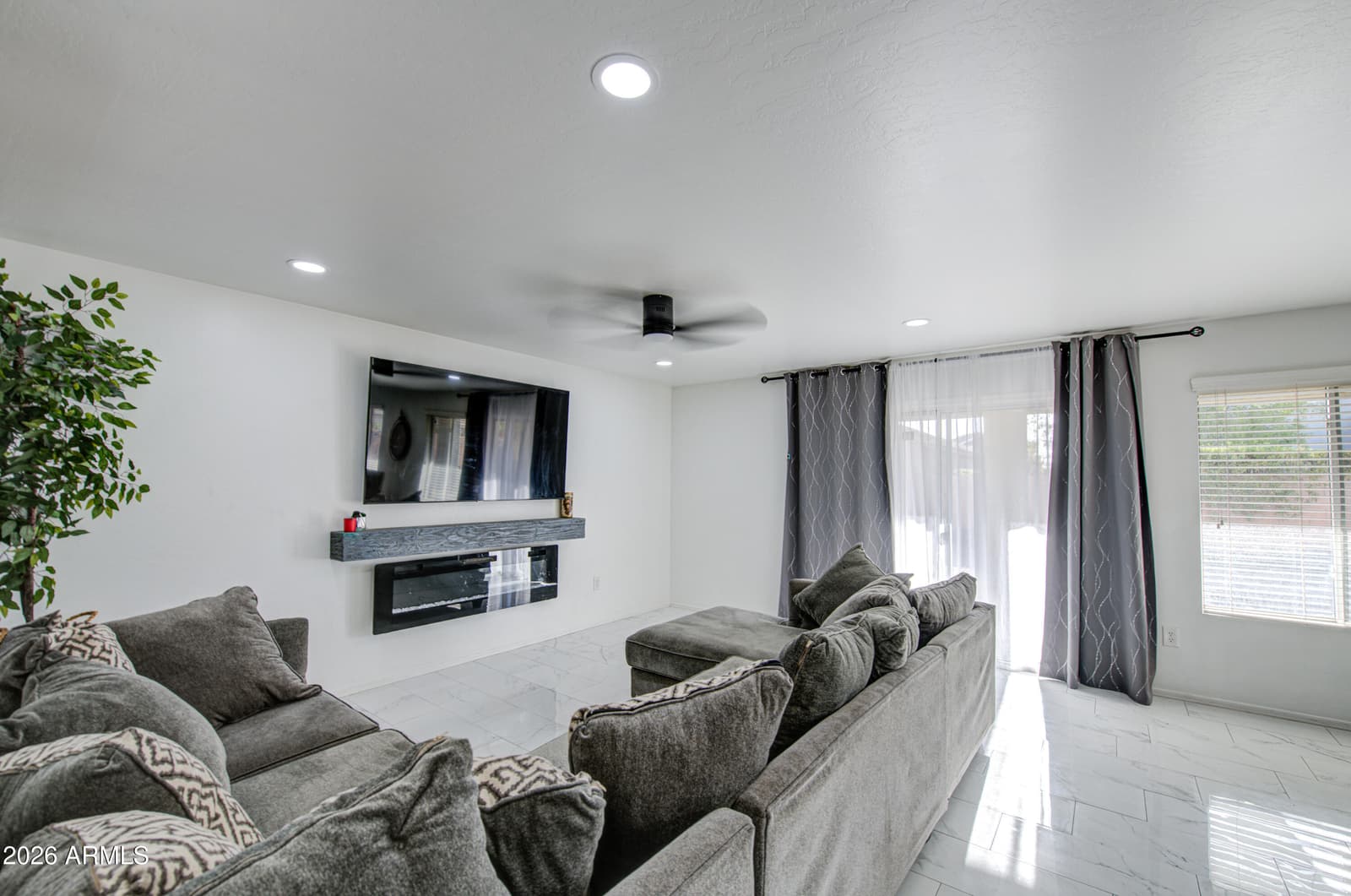 7228 S 42nd Drive, Phoenix, AZ 85041 — photo 7 of 40