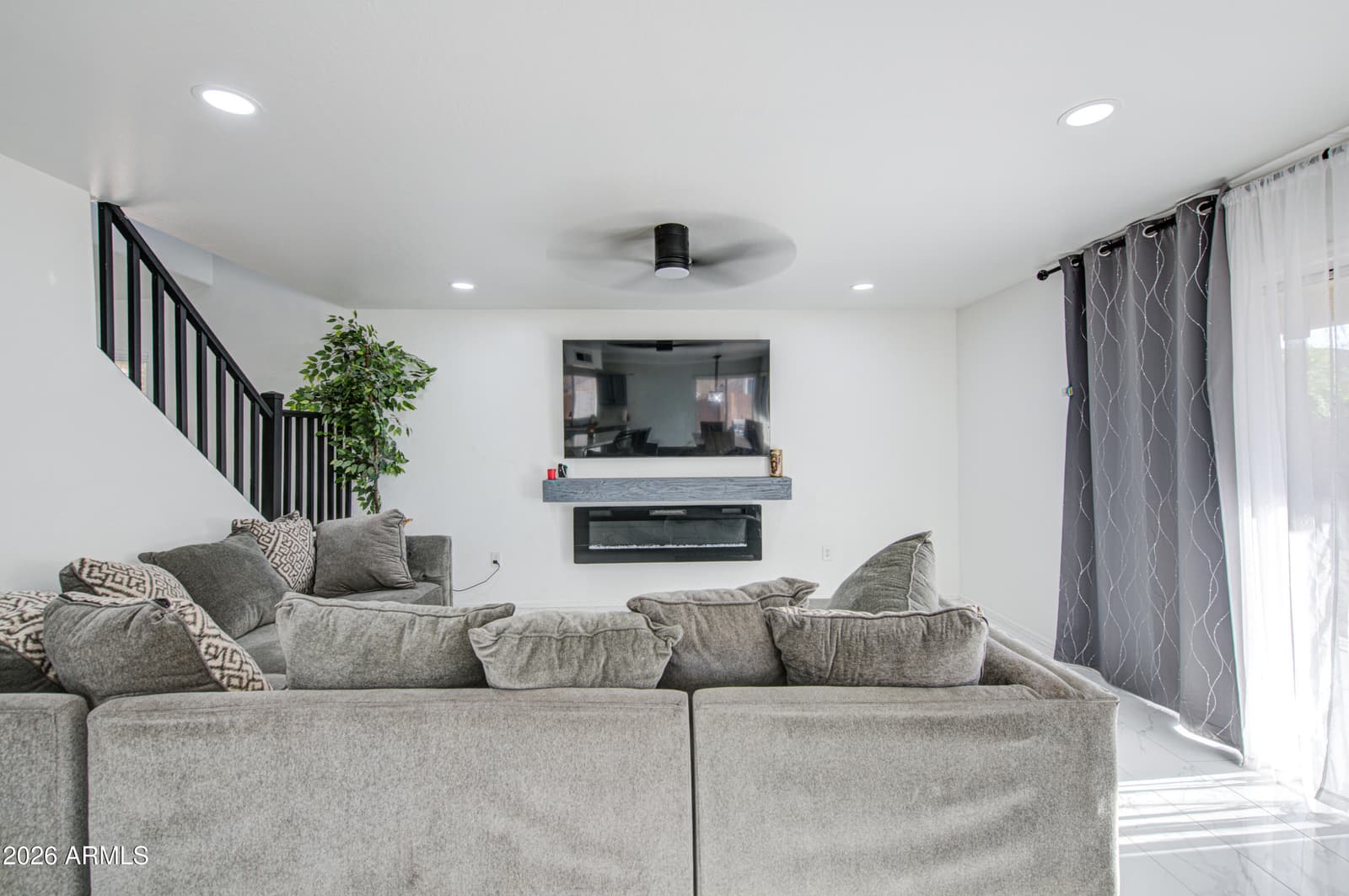 7228 S 42nd Drive, Phoenix, AZ 85041 — photo 8 of 40