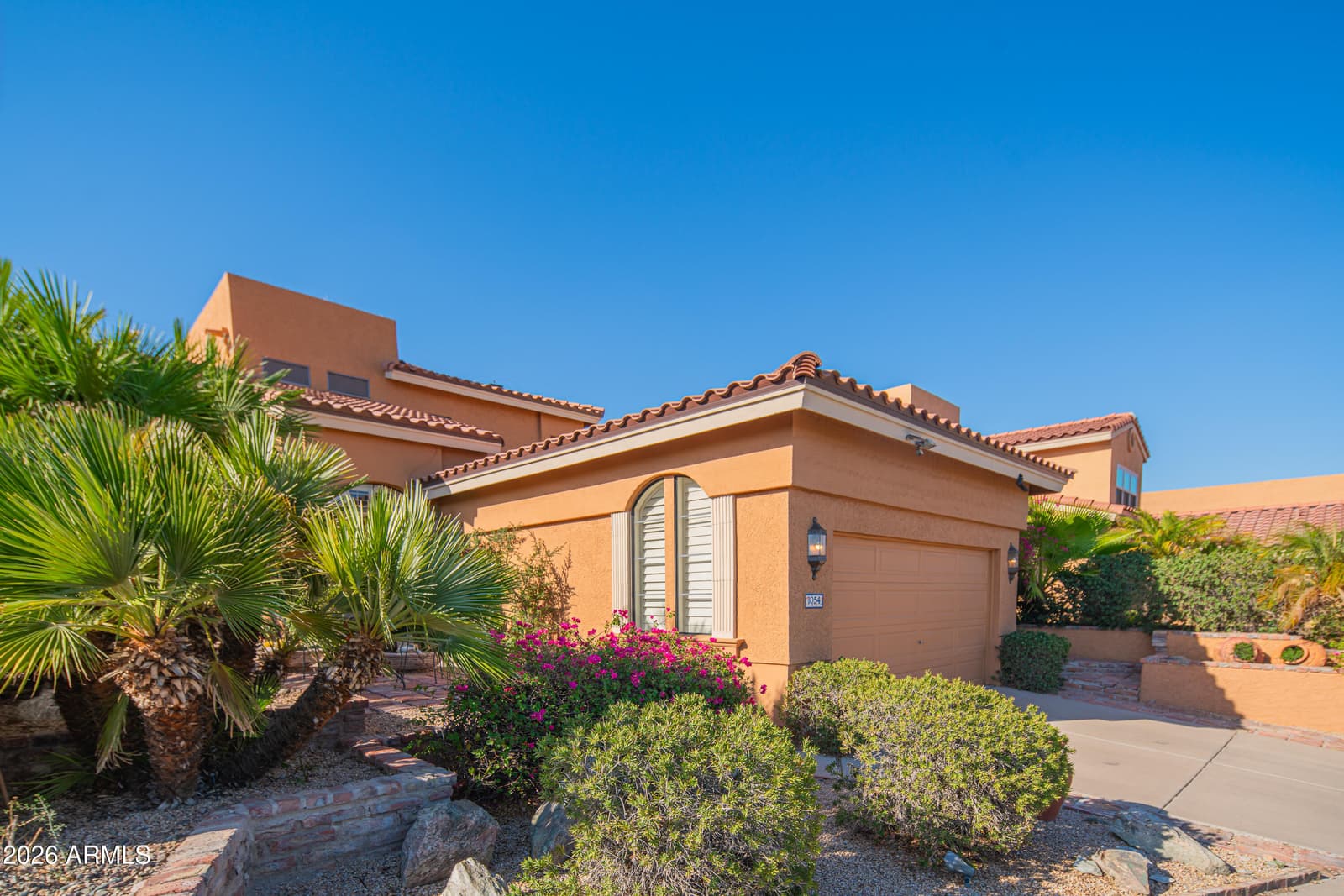1054 E Shangri La Road, Phoenix, AZ 85020 — photo 2 of 35