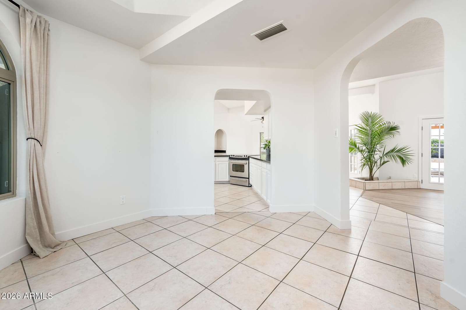 11847 N Bancroft Drive, Phoenix, AZ 85028 — photo 12 of 27