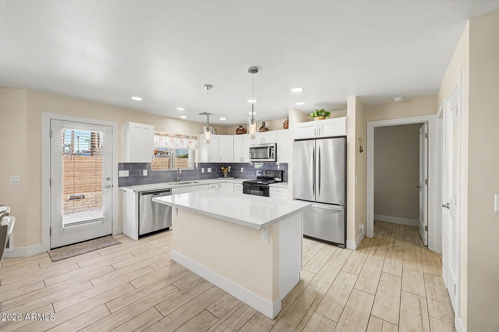 332 W 14th Avenue, Apache Junction, AZ 85120 — photo 10 of 33