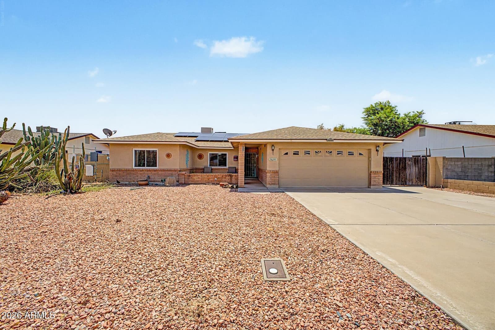 9609 W Echo Lane, Peoria, AZ 85345 — photo 3 of 37