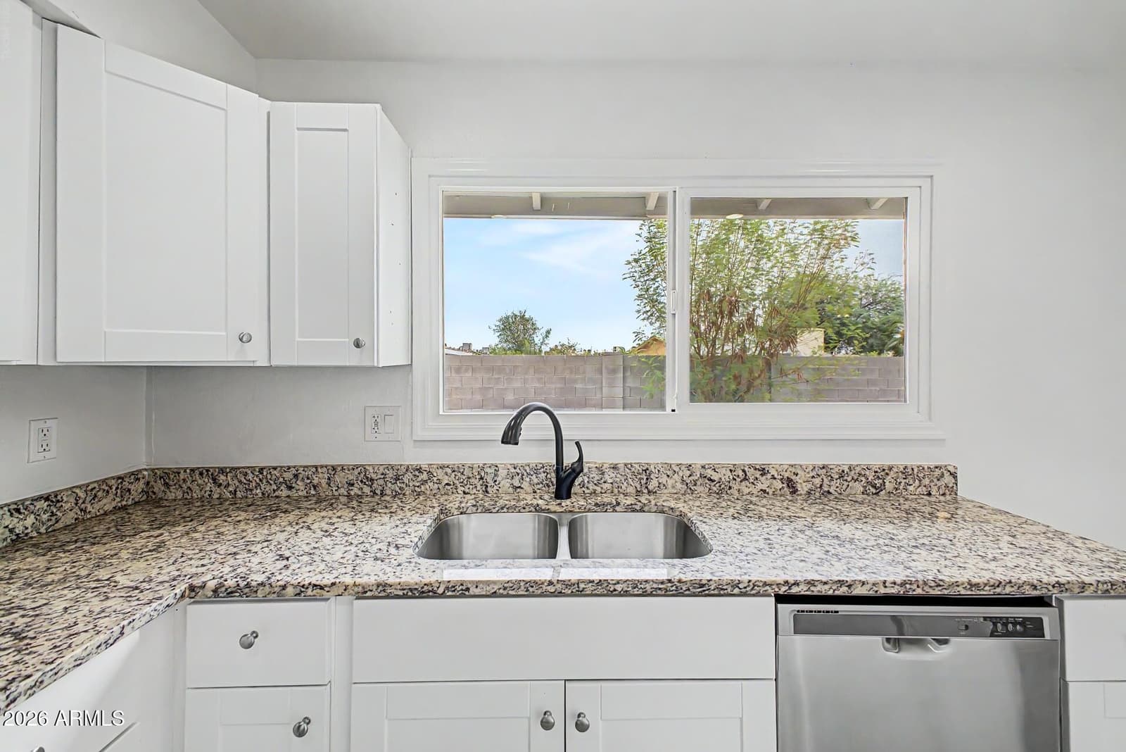 3529 W Acapulco Lane, Phoenix, AZ 85053 — photo 11 of 27