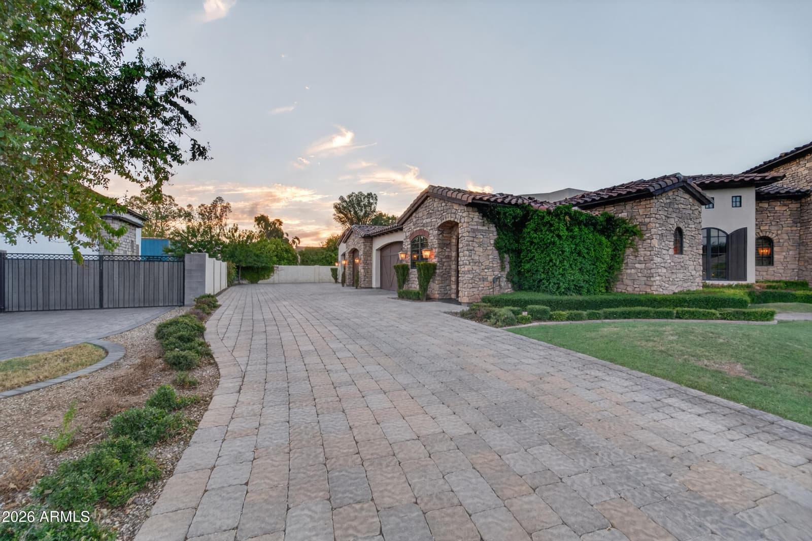 2476 E Linda Court, Gilbert, AZ 85234 — photo 10 of 100
