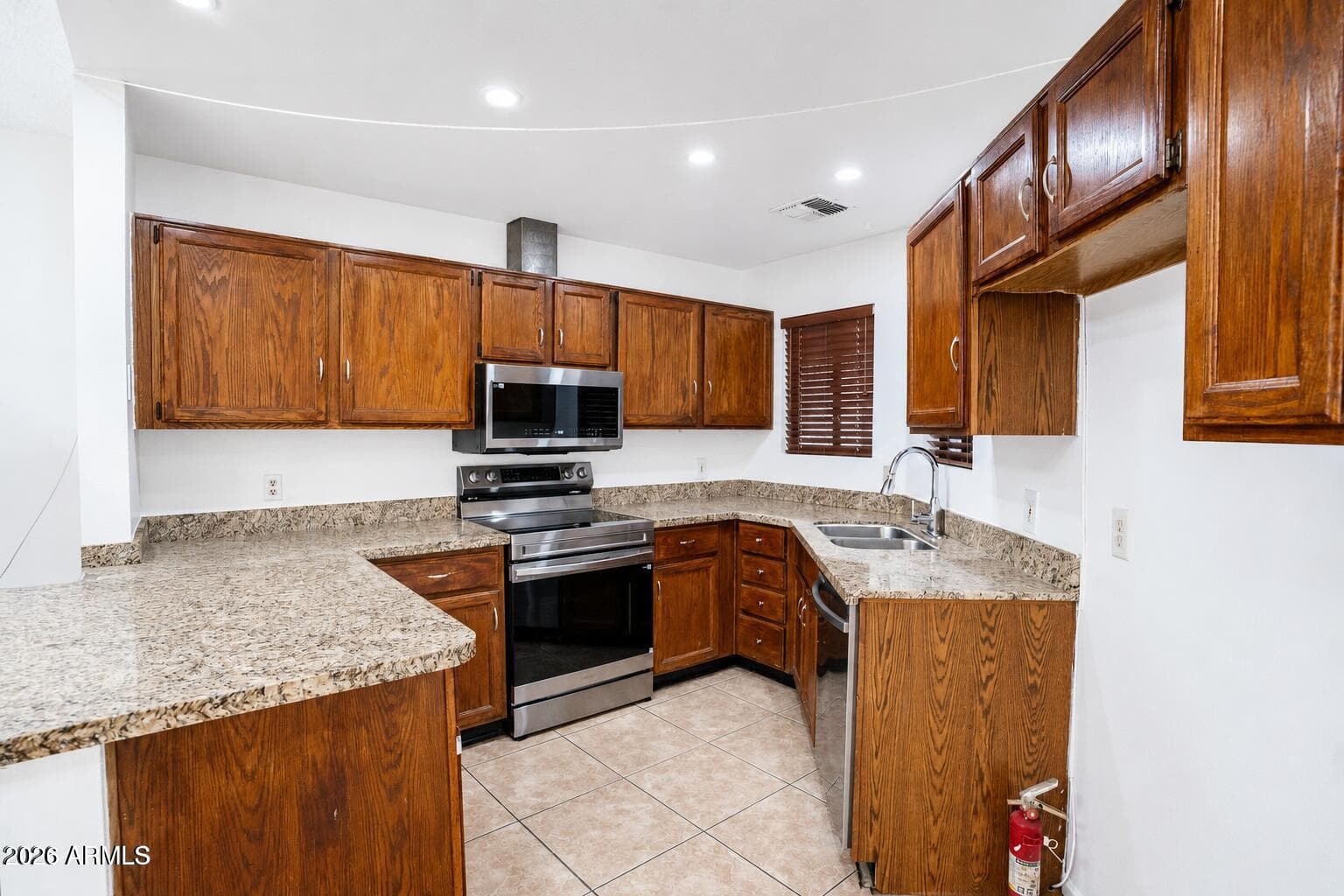 11140 N 82nd Lane, Peoria, AZ 85345 — photo 9 of 30