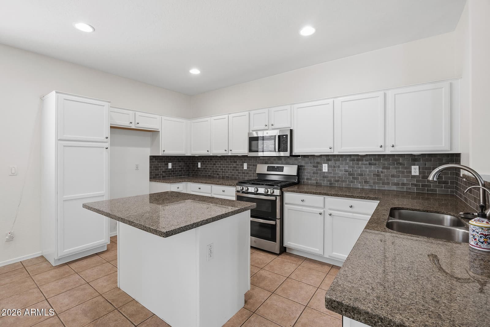 3096 E Ravenswood Drive, Gilbert, AZ 85298 — photo 19 of 41