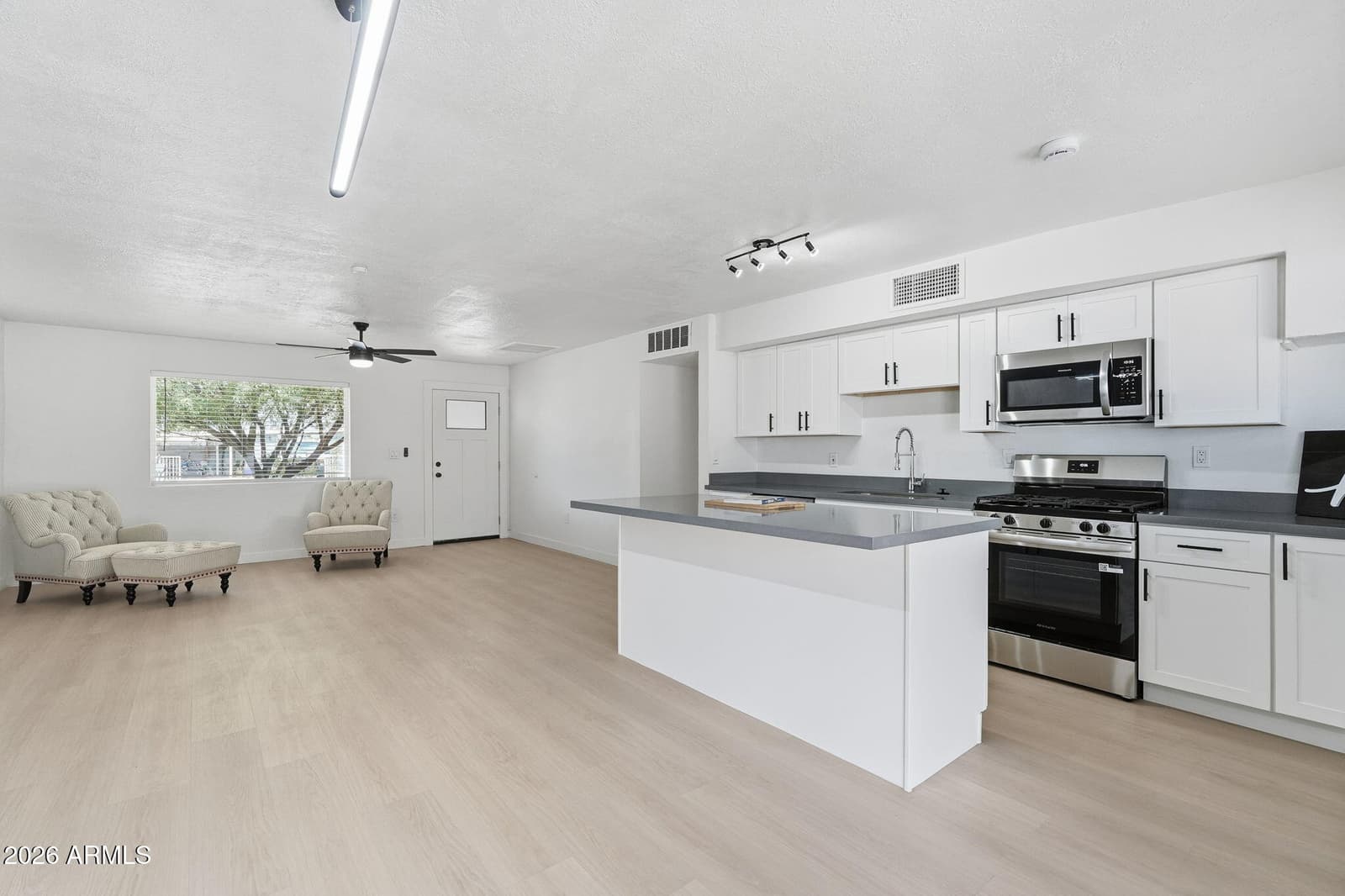 1343 W 7th Avenue, Mesa, AZ 85202 — photo 9 of 37
