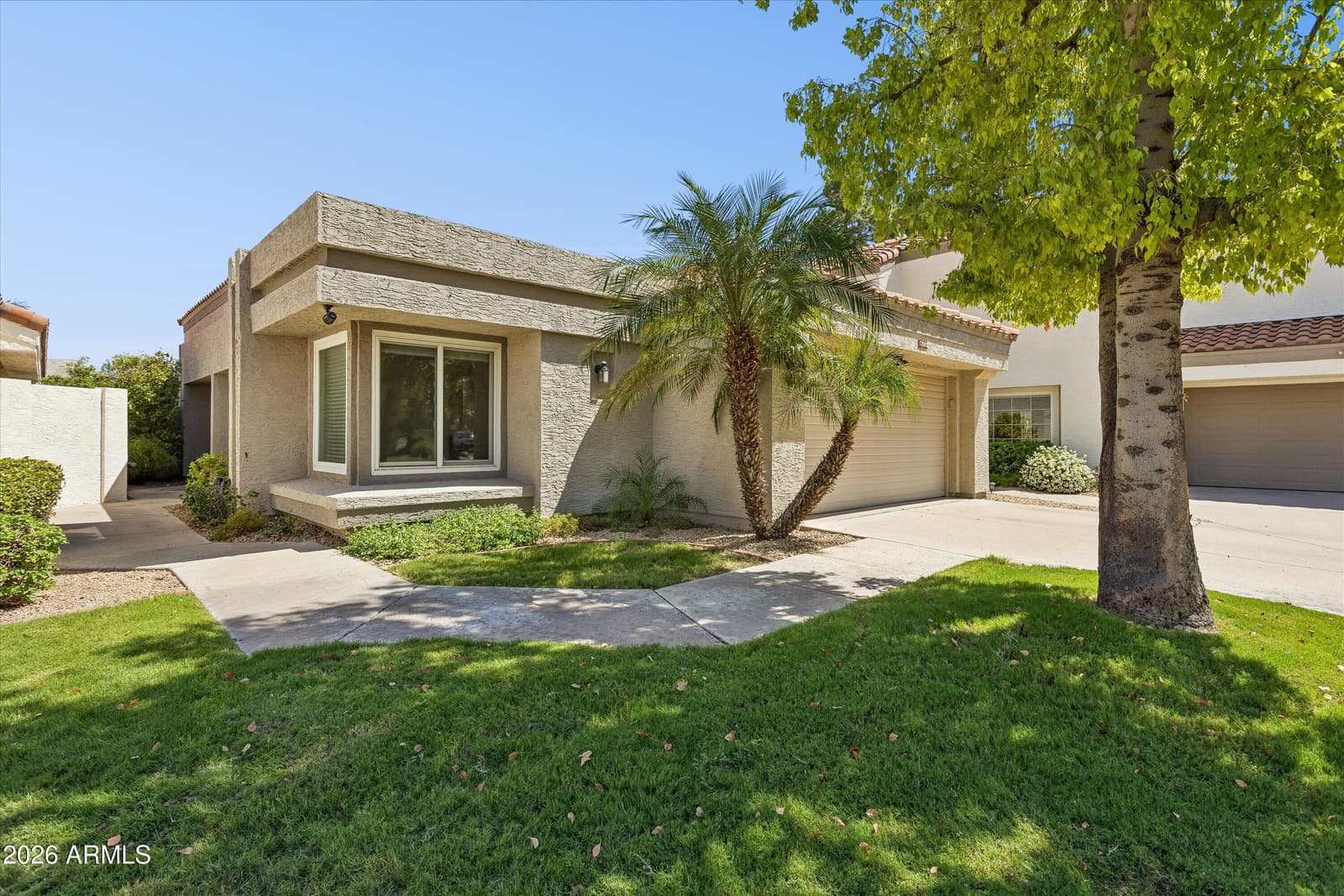 12005 N 40th Way, Phoenix, AZ 85028 — photo 3 of 40